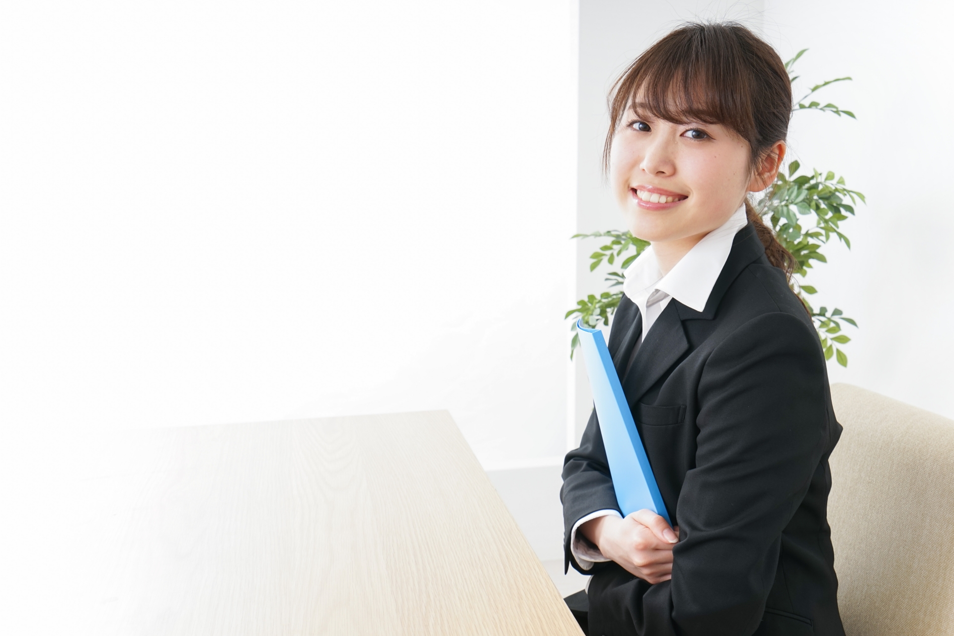 オフィスで働く女性