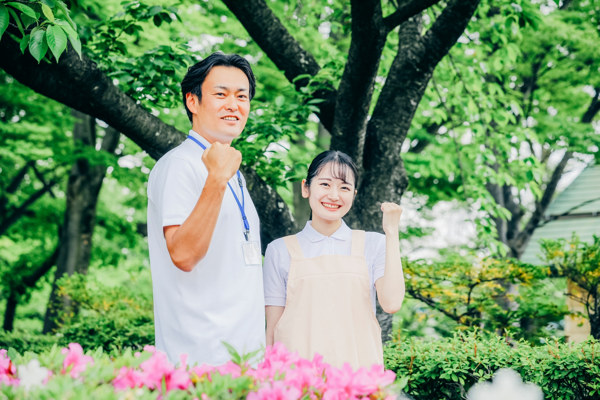 森林でガッツポーズ