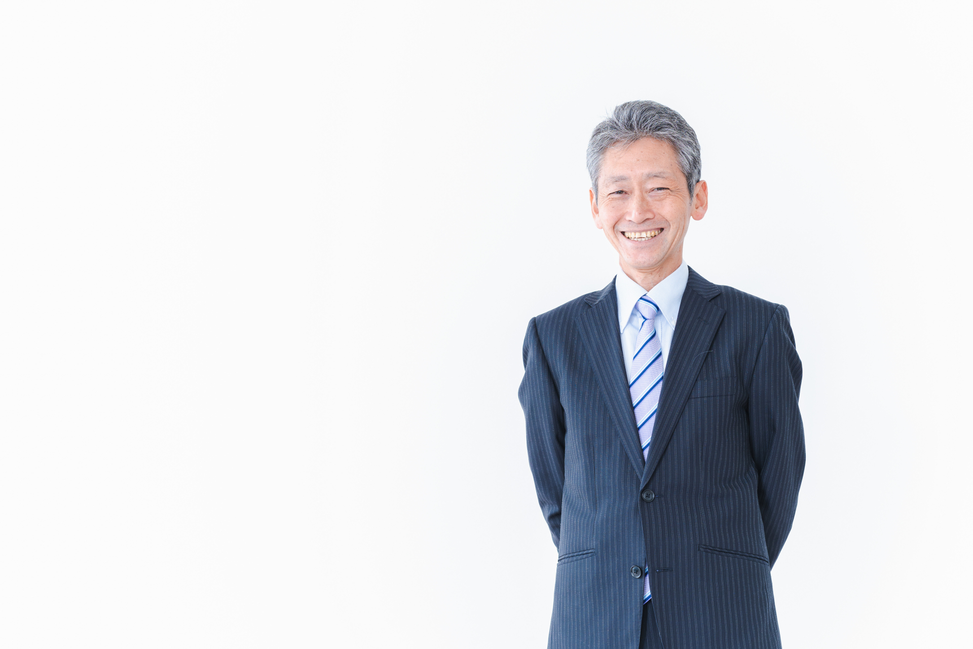 たたずむ男性