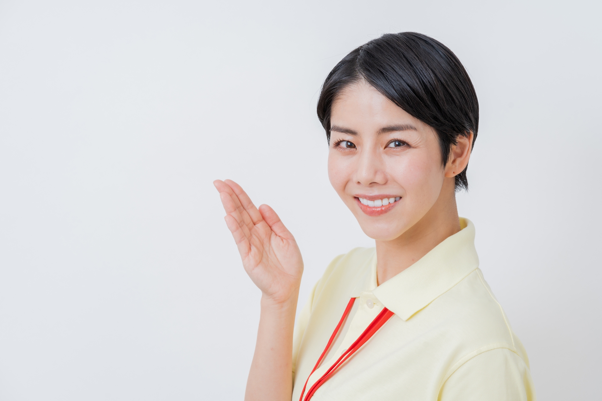紹介する女性