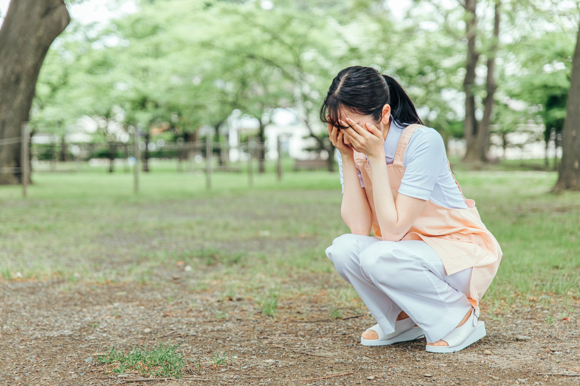 女性介護士