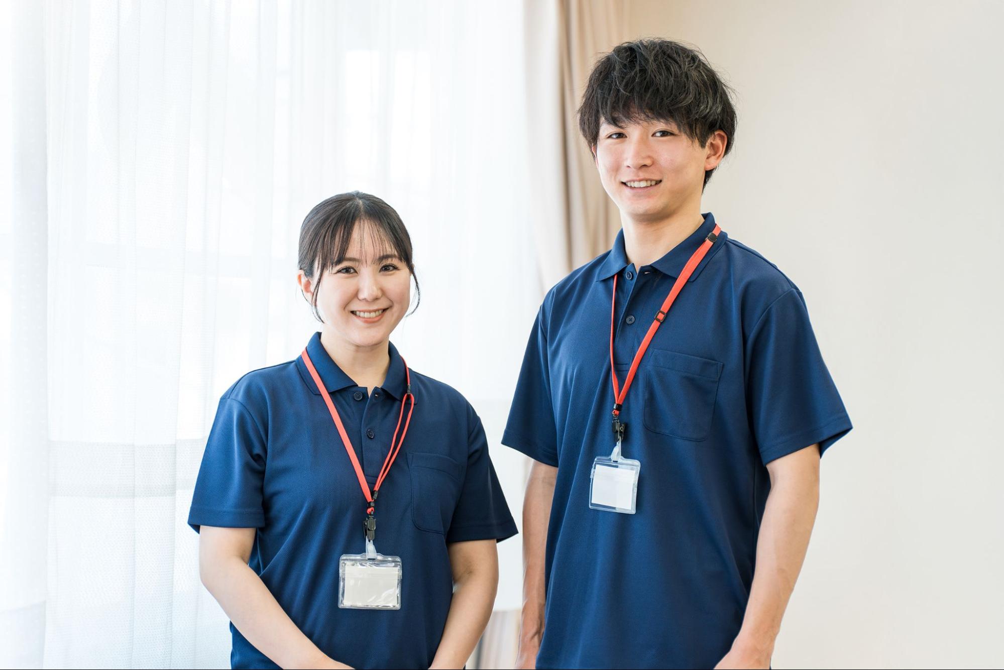 男女の介護士