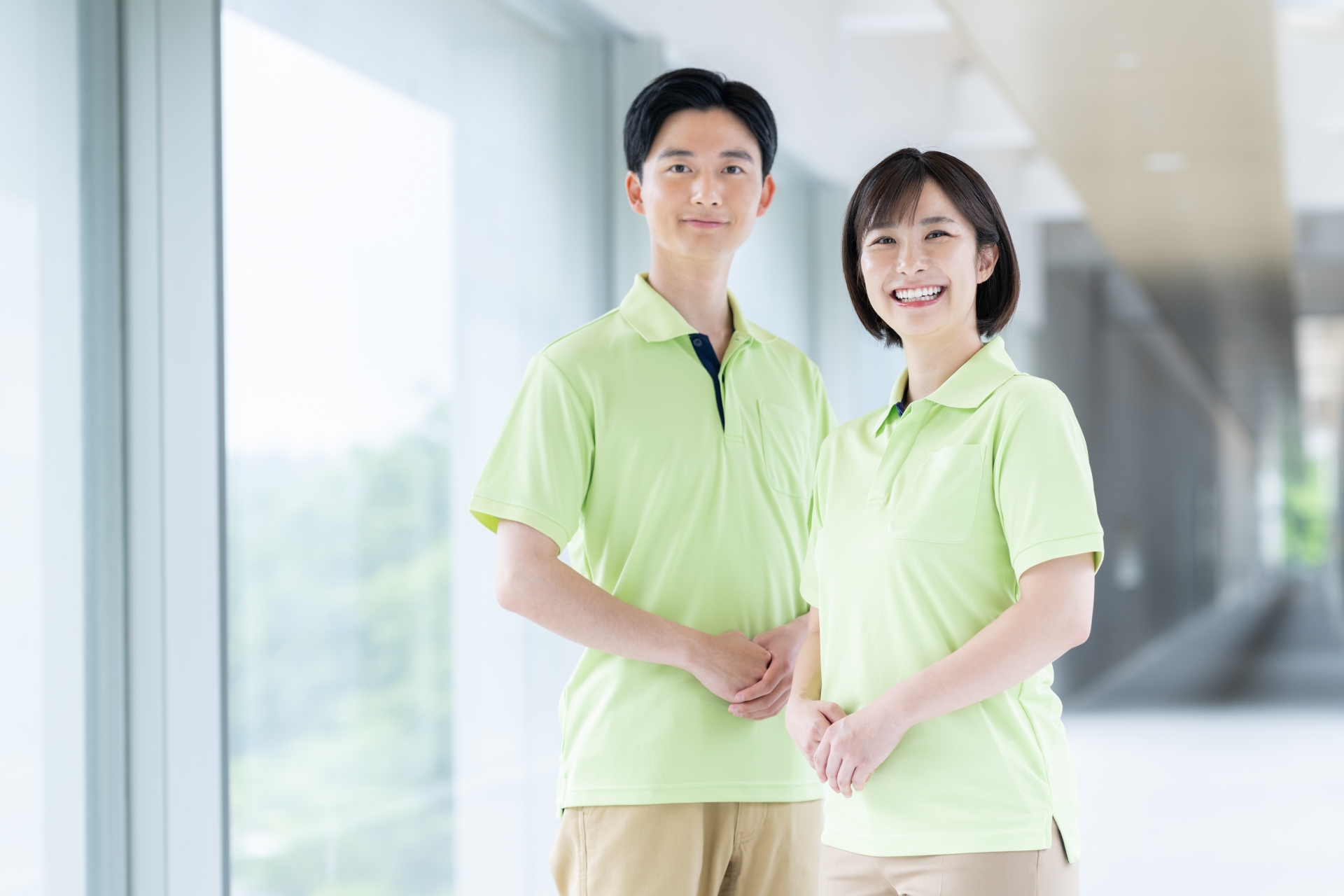 男女の介護職員