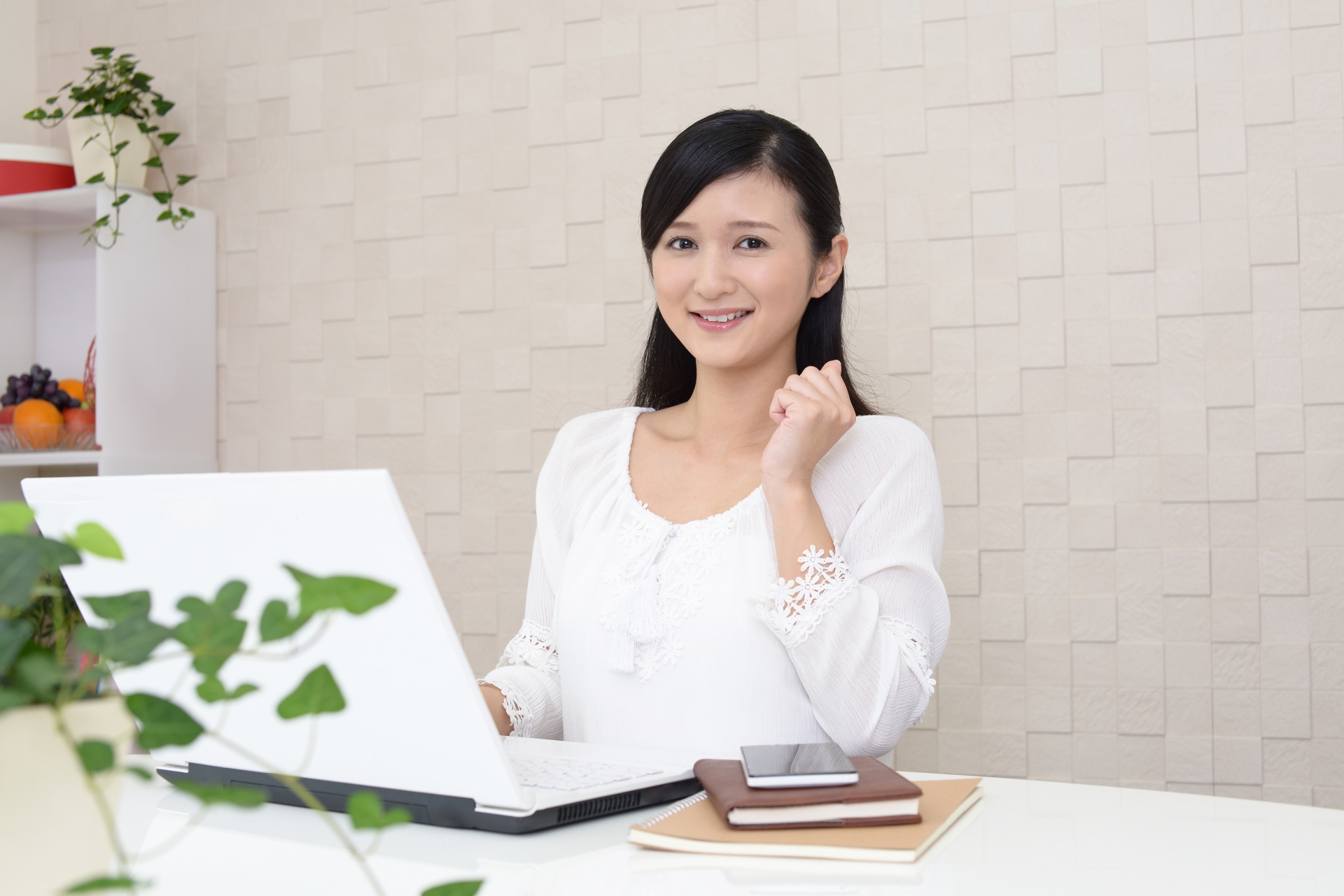 勉強する女性