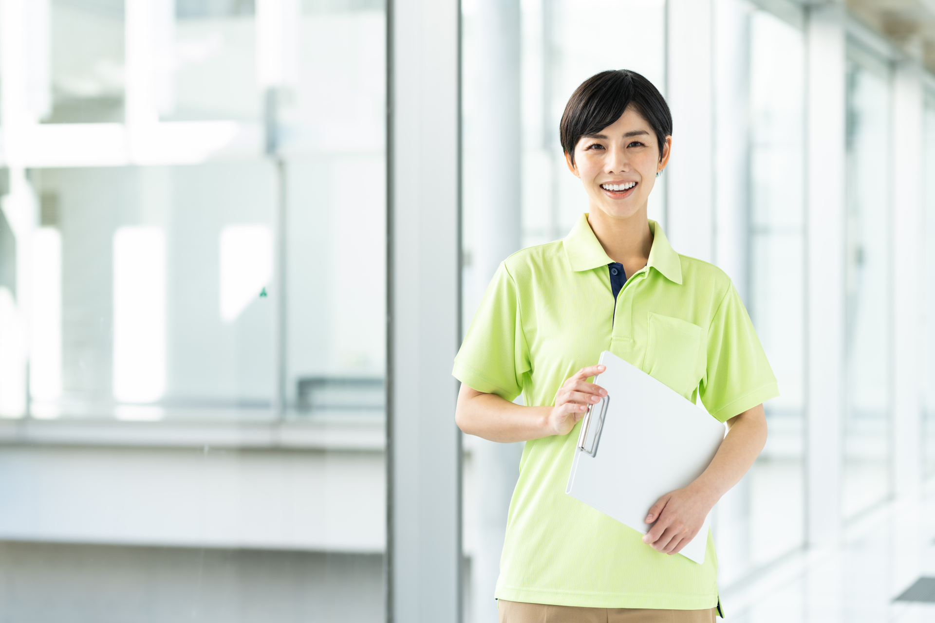 たたずむ女性