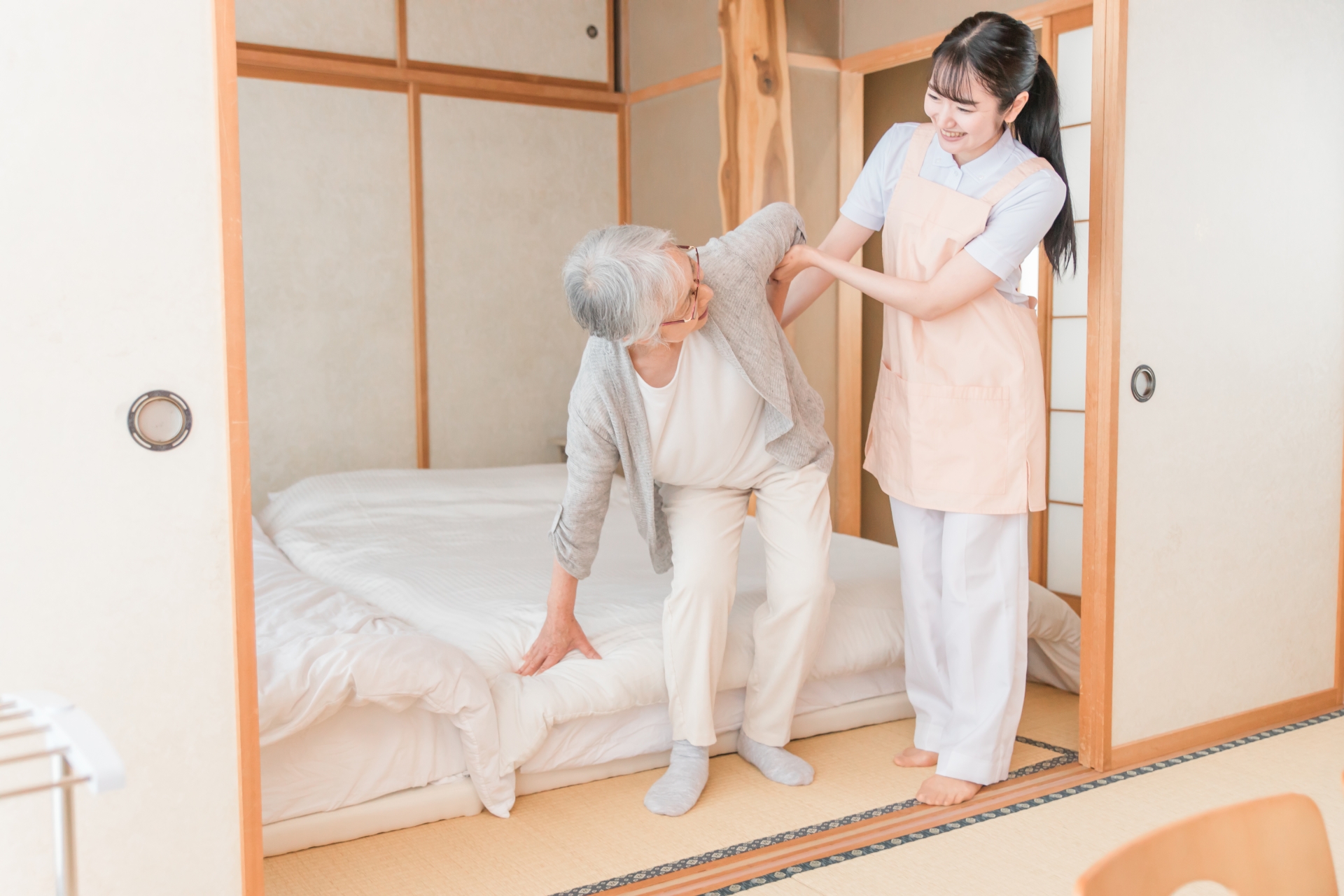 寝室で介助