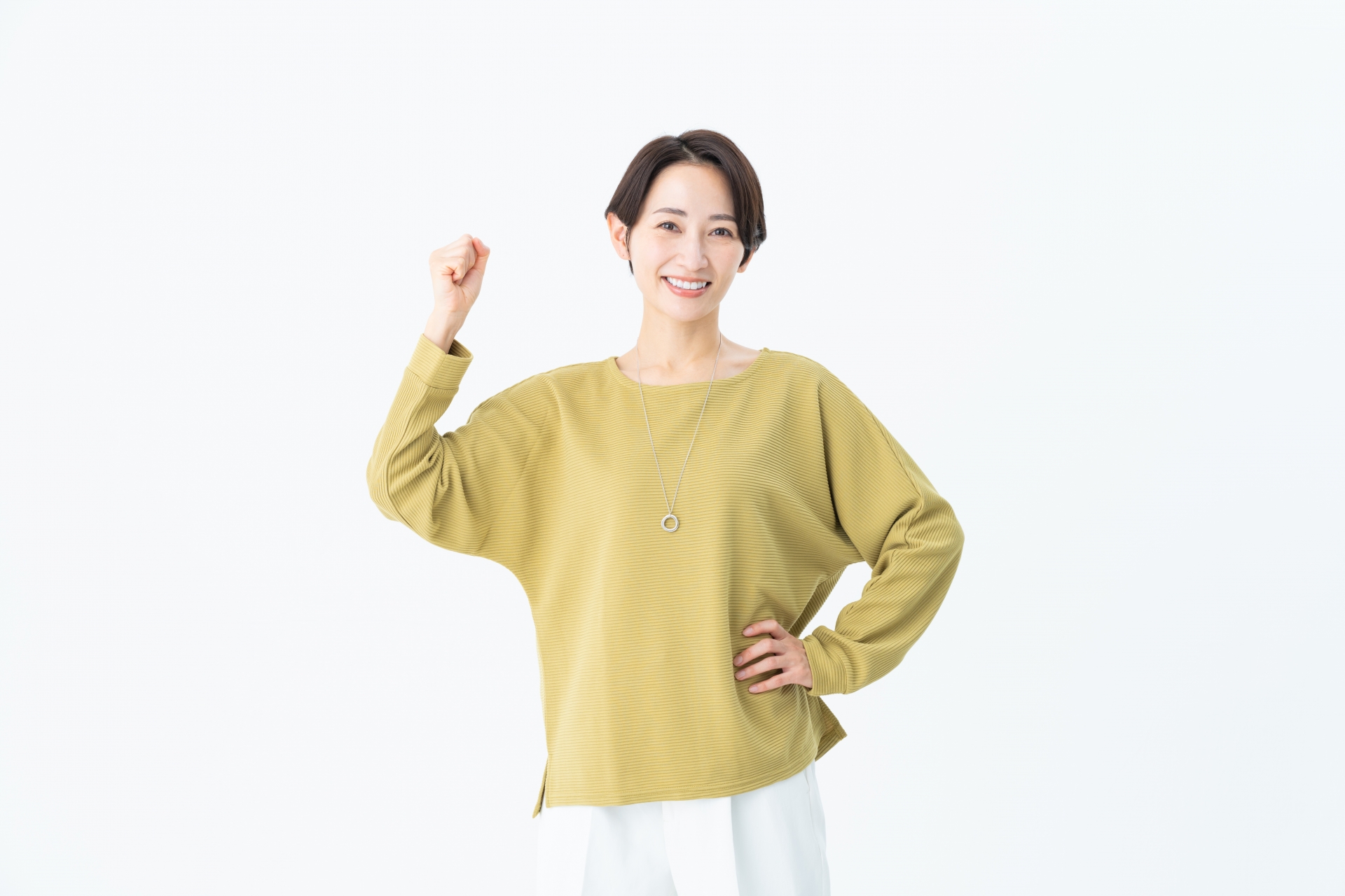 ガッツポーズする女性