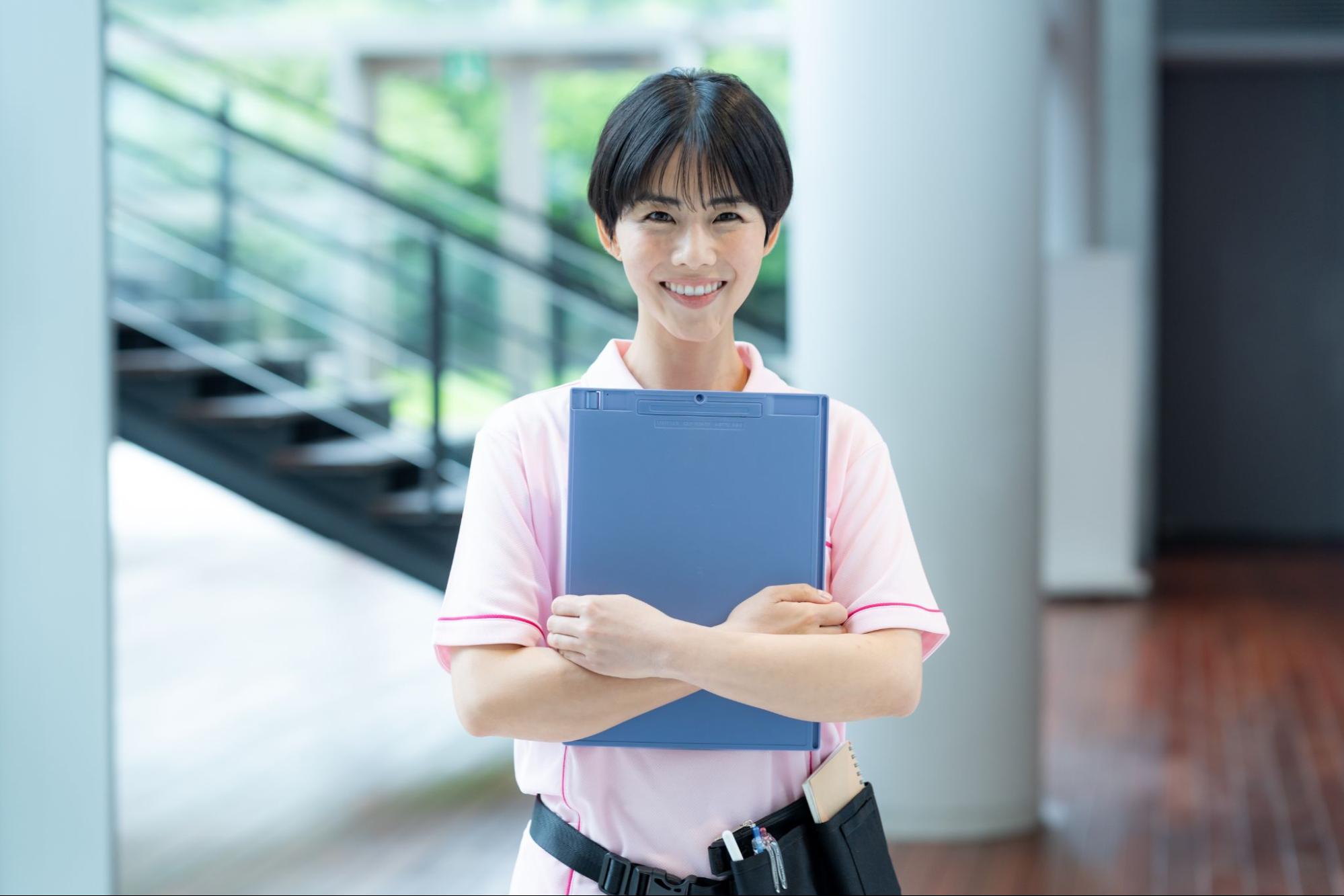 女性介護士