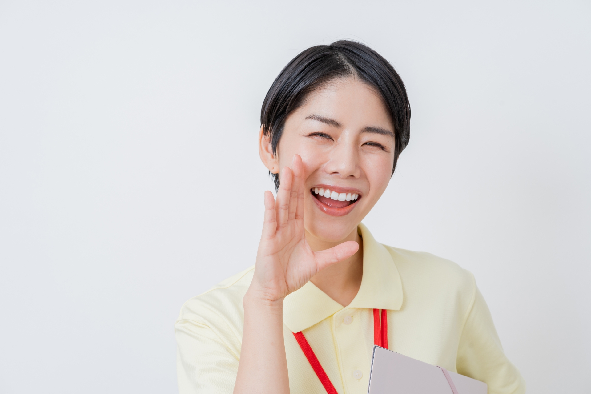 掛け声をかける女性