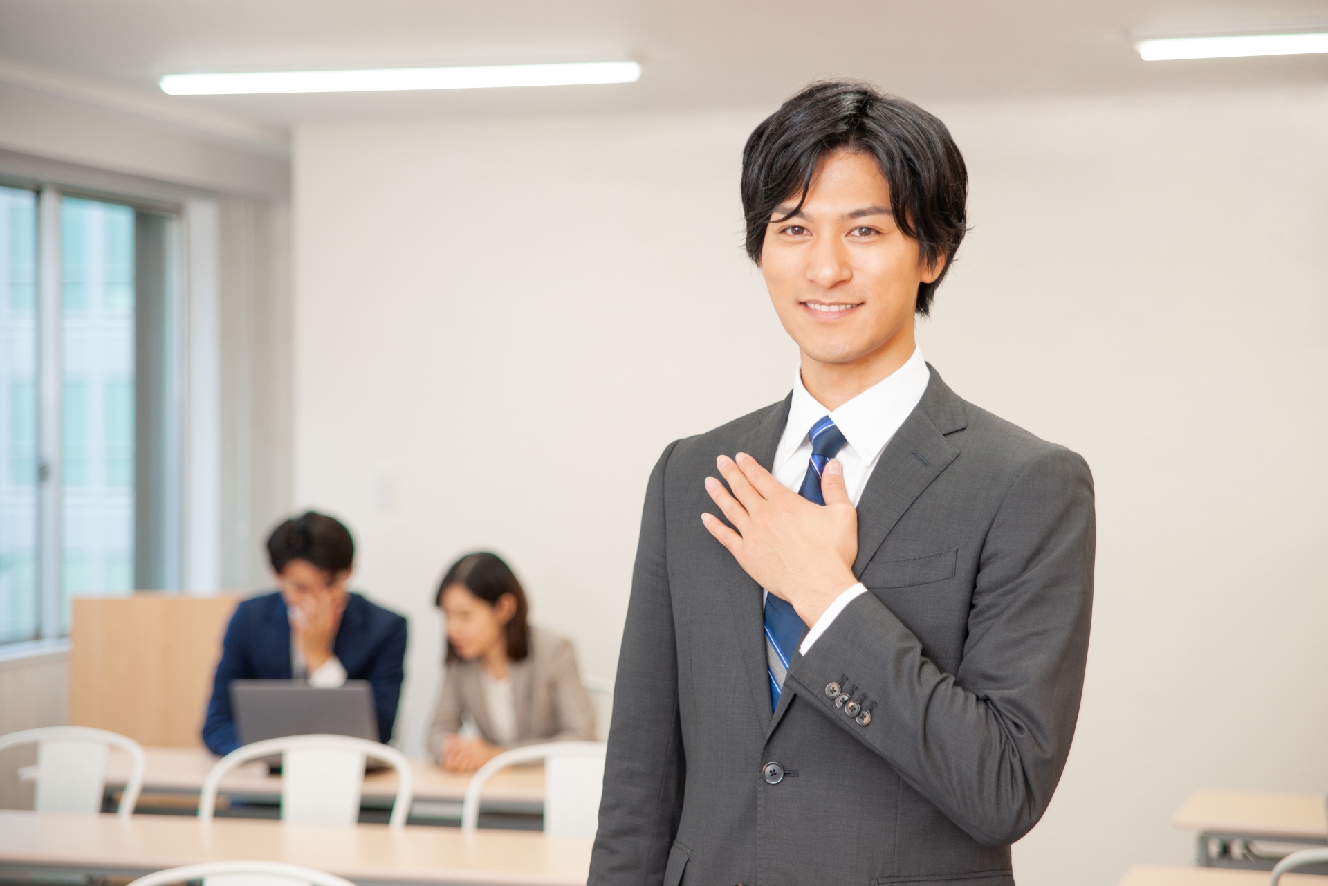 男性エージェント