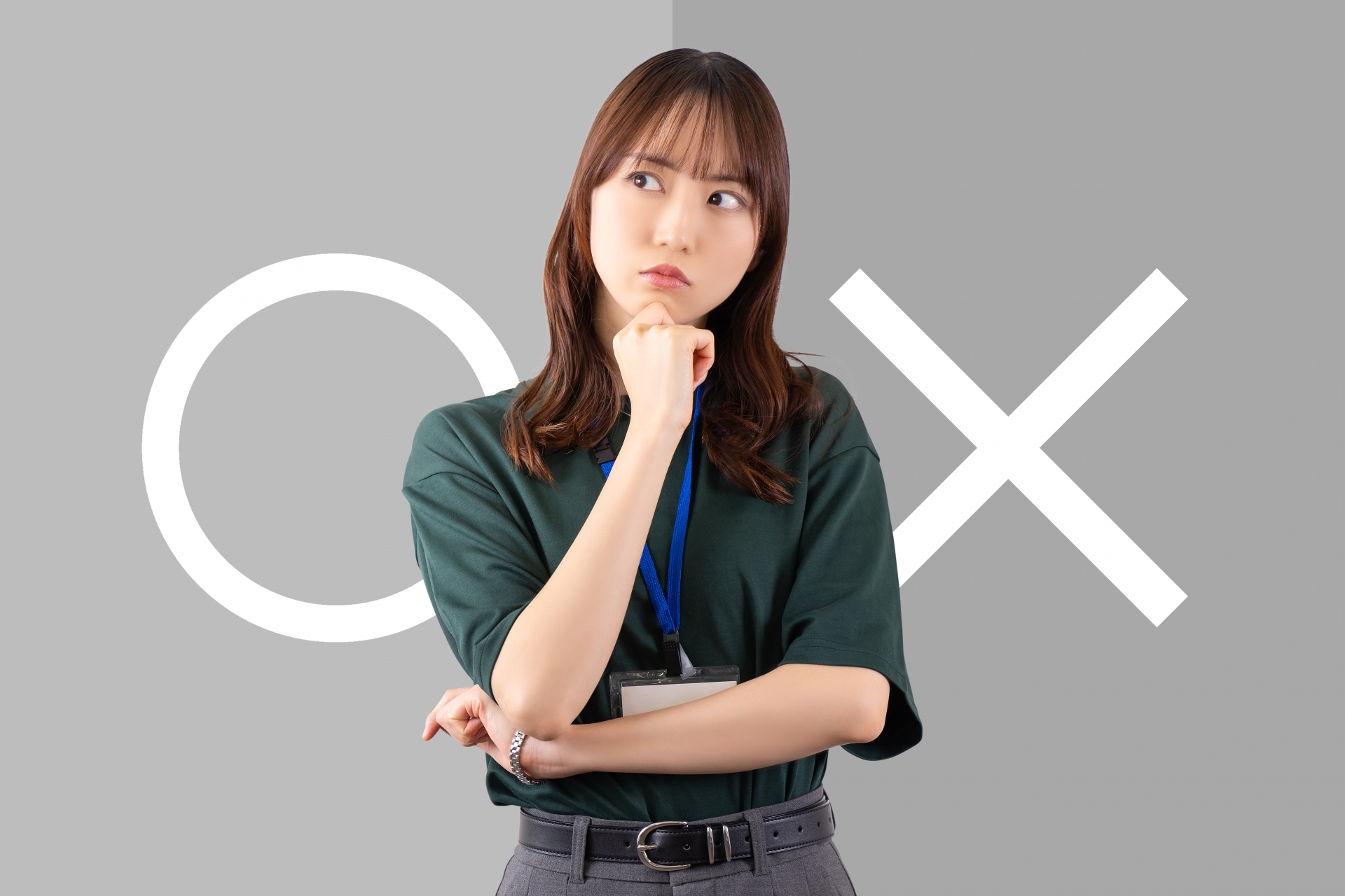 マルかバツか、どちらか考える女性