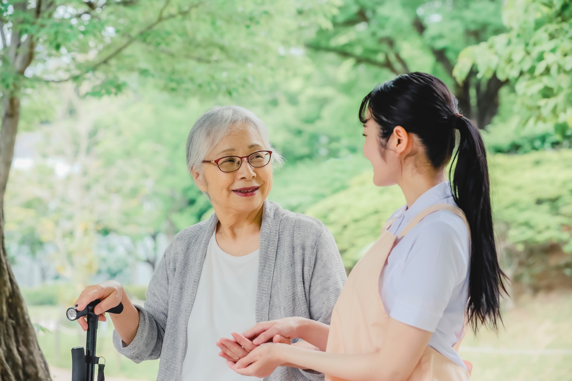 介護士の個人目標設定のコツは？キャリア別の具体例や思いつかないときの対策を解説