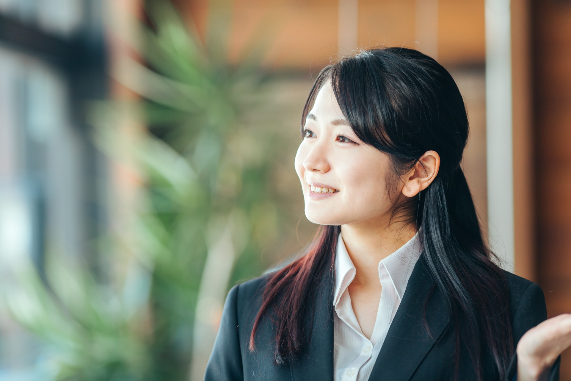 女性の横顔