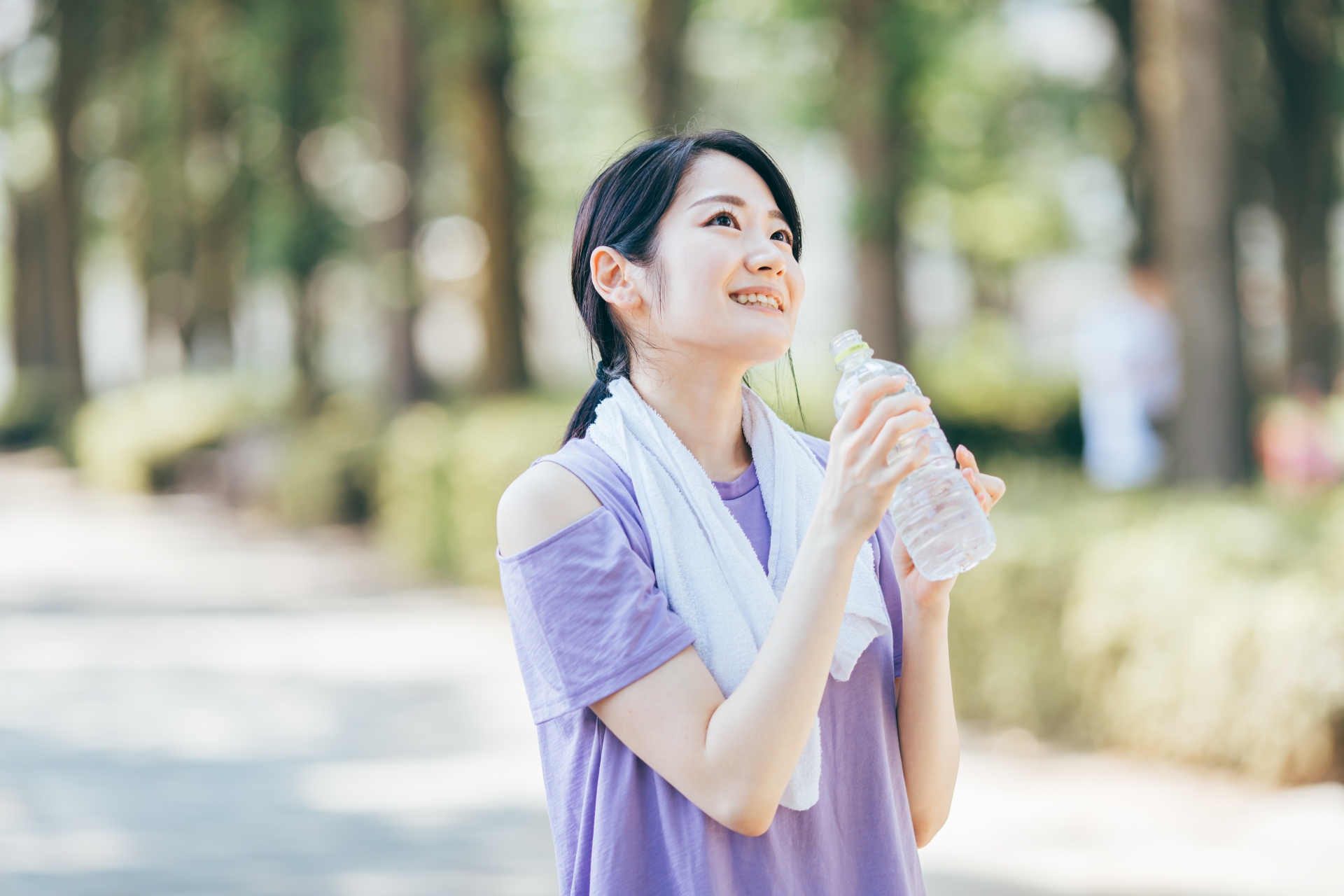 トレーニングする女性