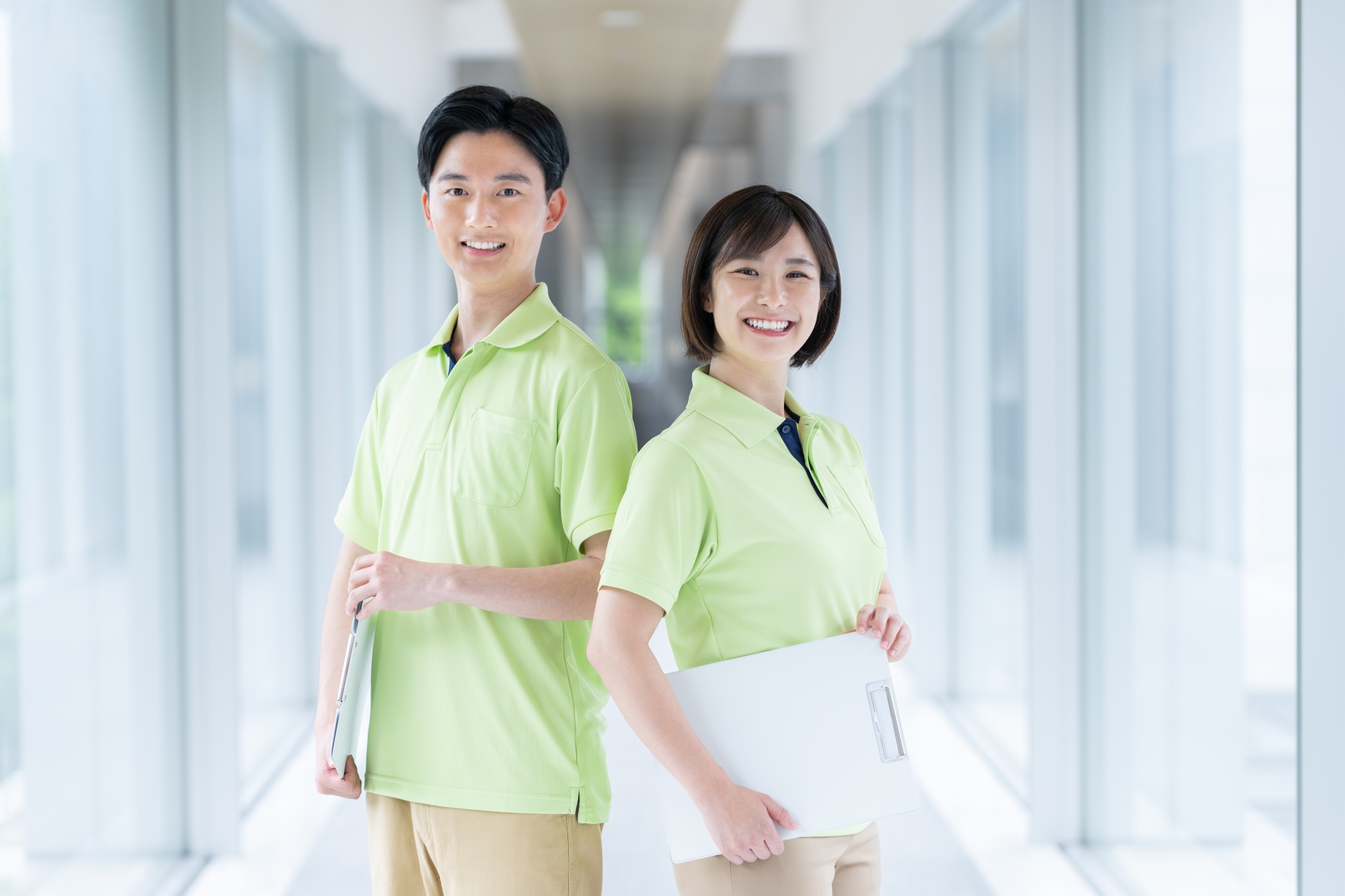 介護士の男女
