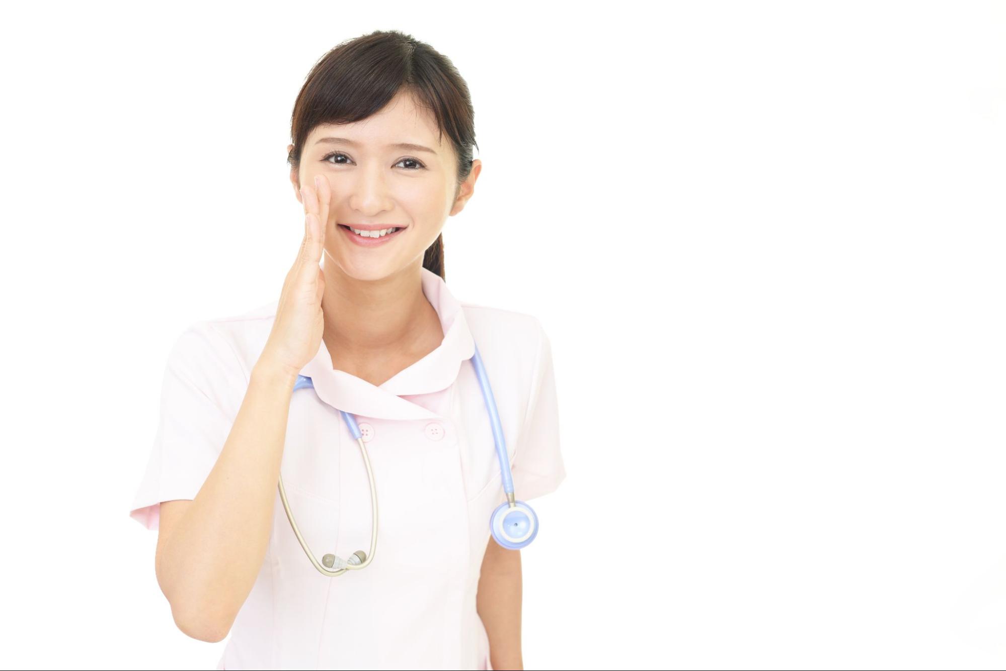 呼びかける看護師
