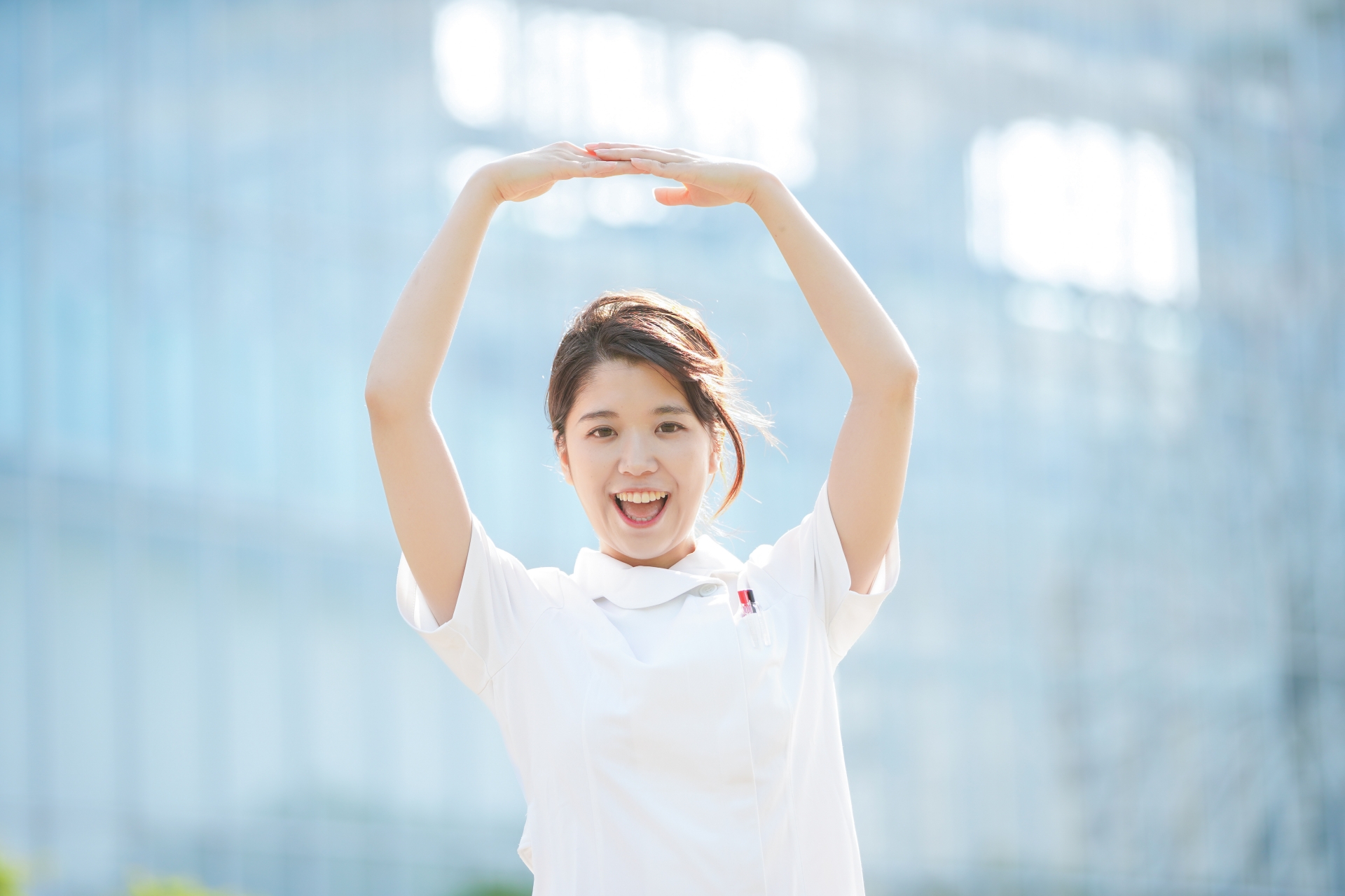 白衣の女性