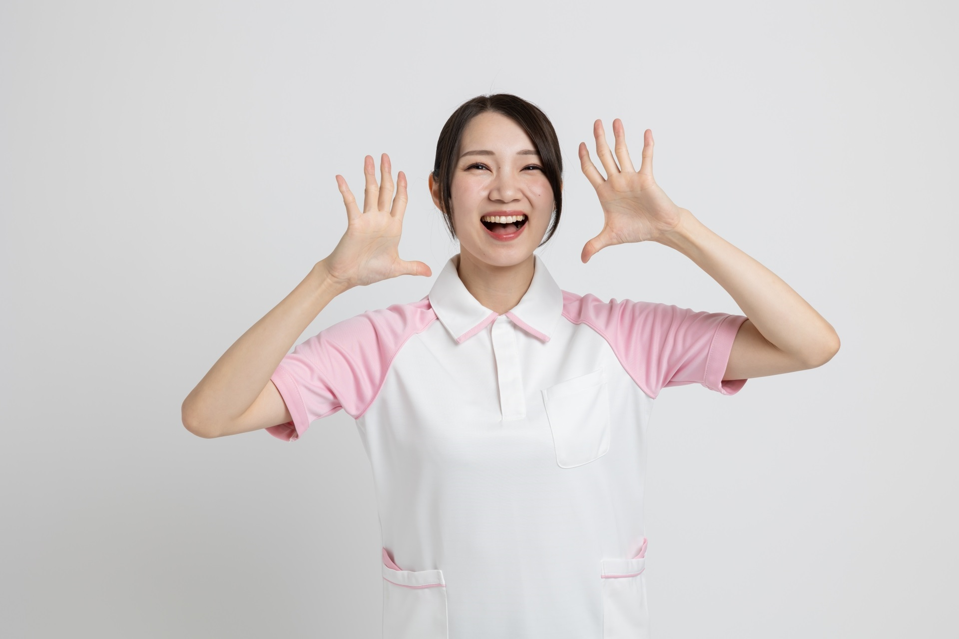 大きな声を出す介護士