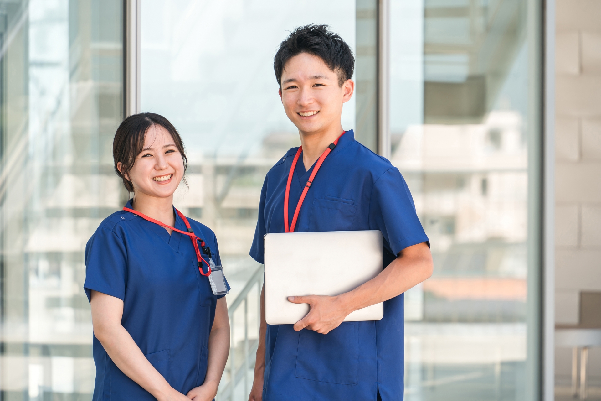 福祉業界の給料相場は？業種ごとの平均年収や年収アップの方法も解説
