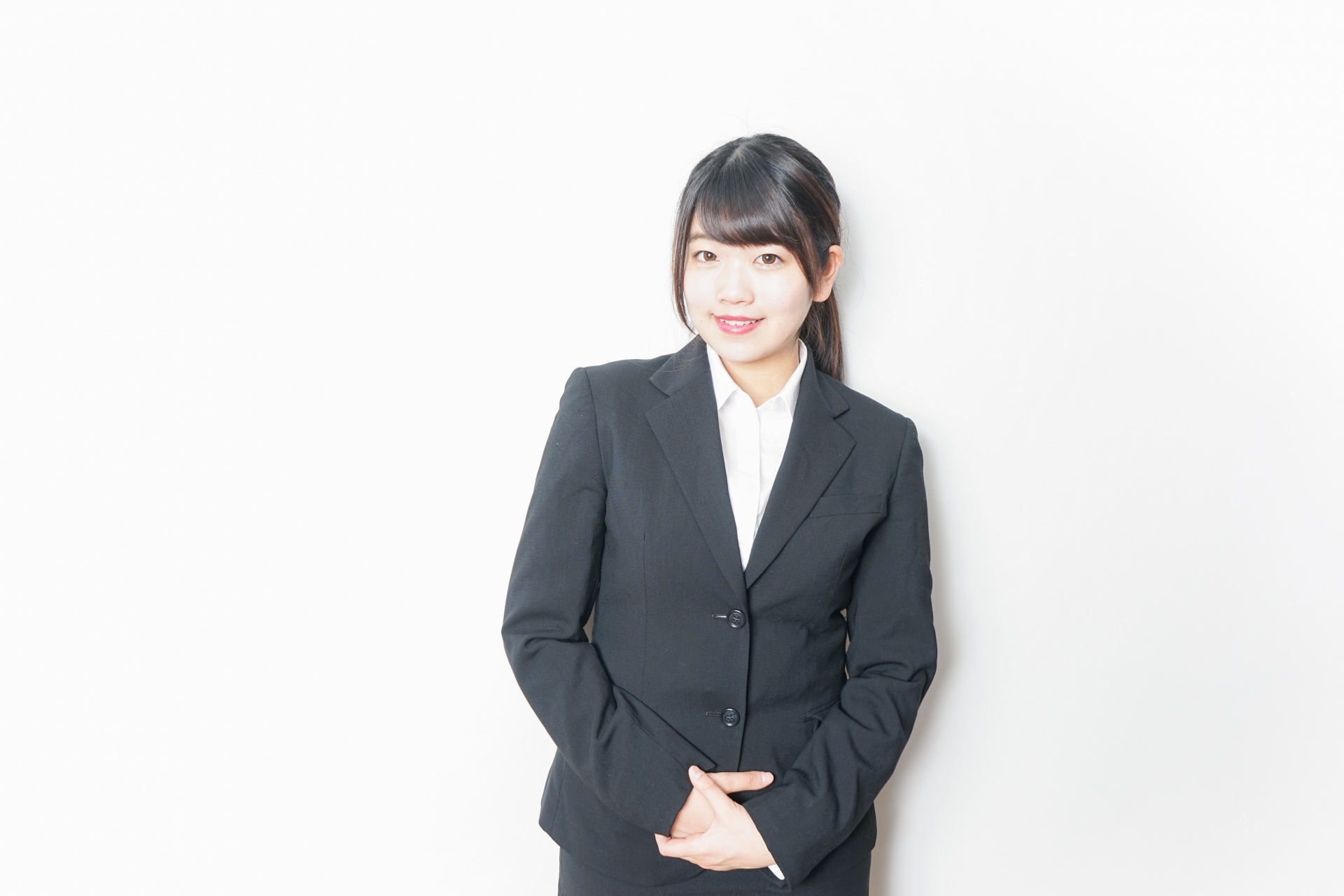 スーツを着た就活生