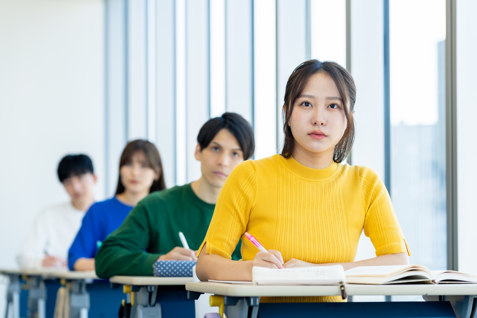 授業を受ける女性
