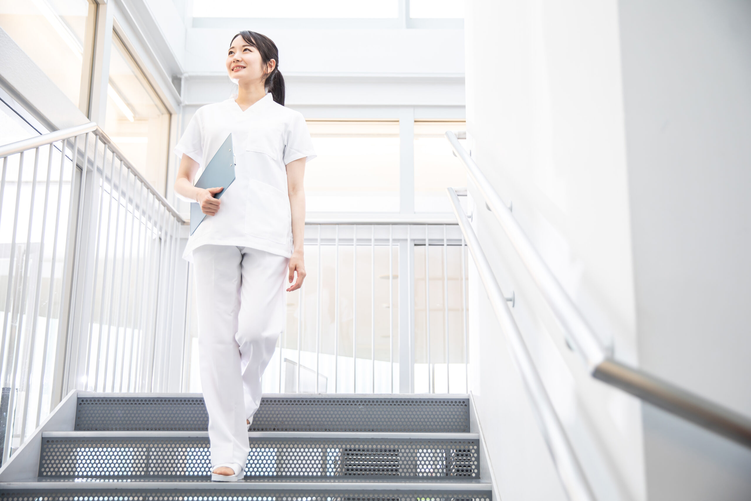 病院で働く医療スタッフ