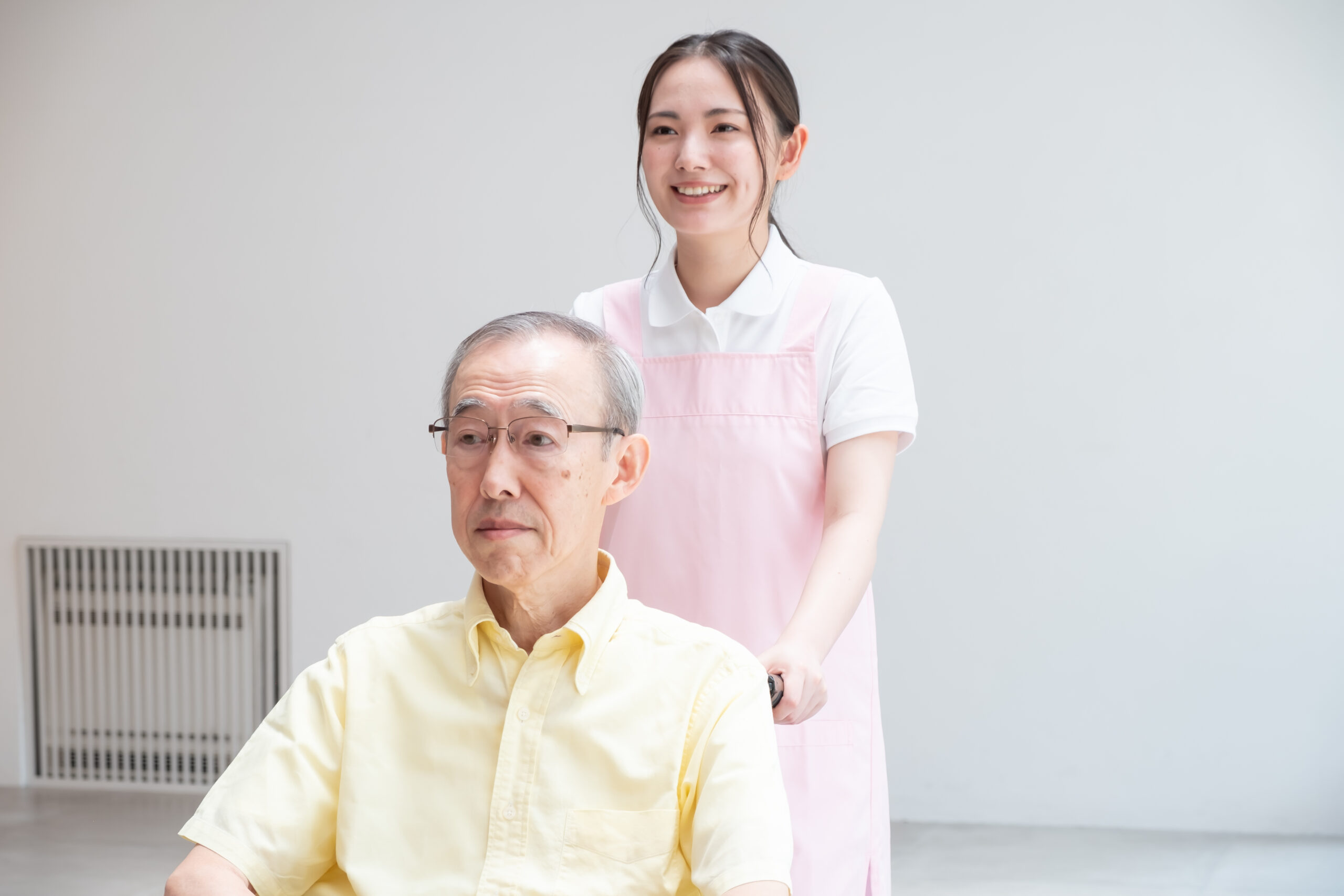 介護士とシニア男性