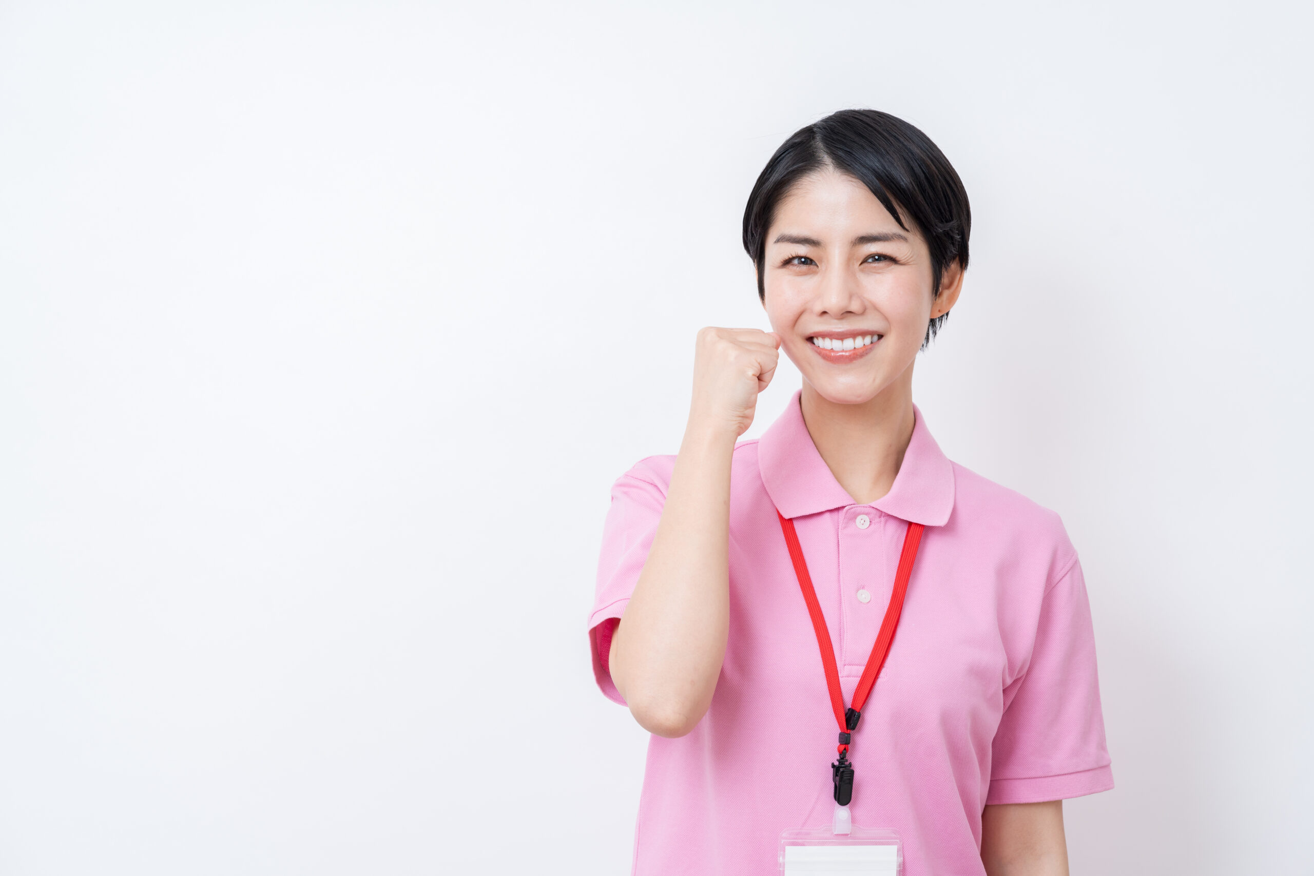 ガッツポーズをする介護士の女性