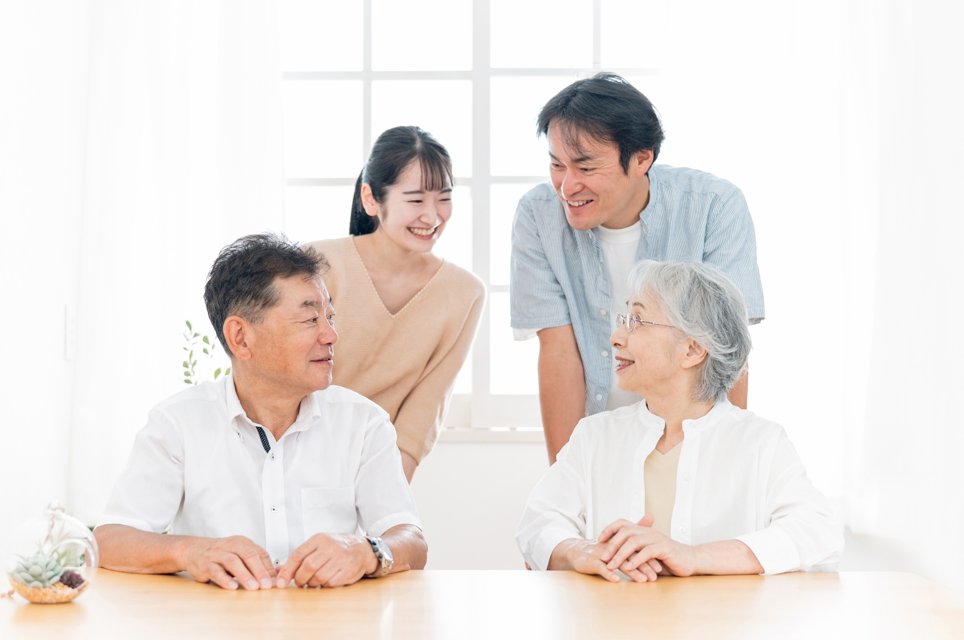 微笑む家族