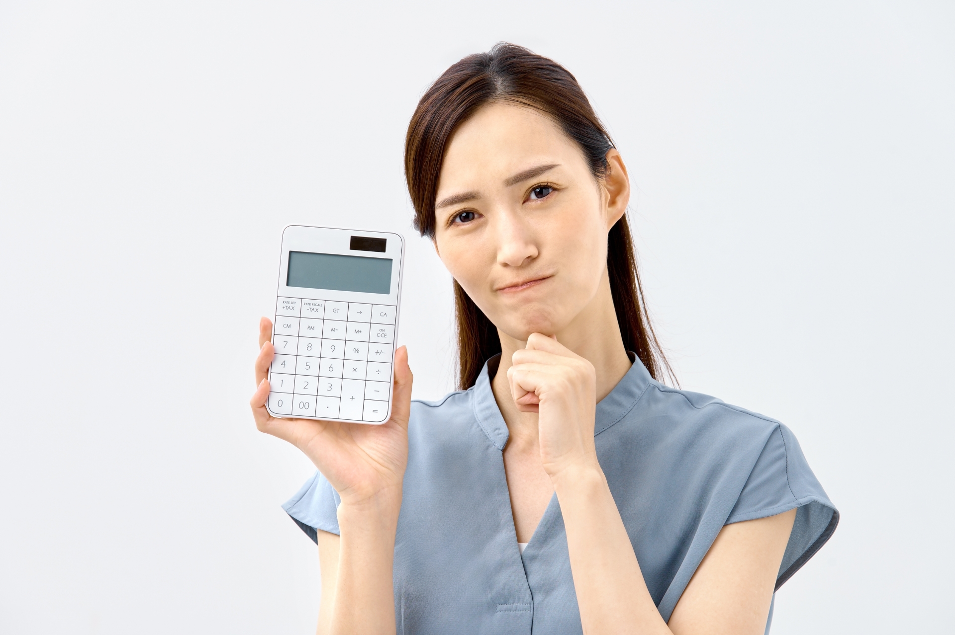考える女性