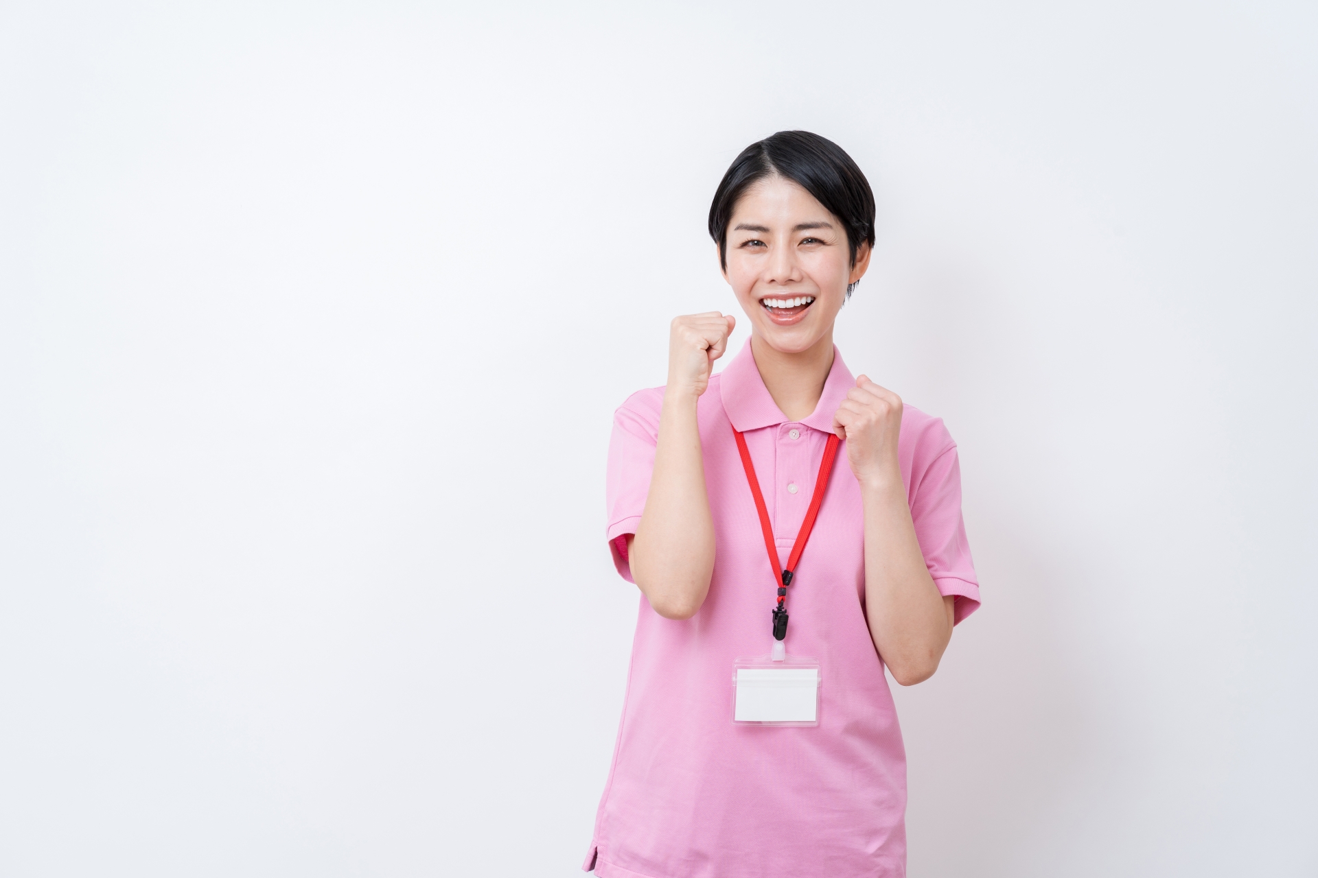 ガッツポーズをする介護士の女性