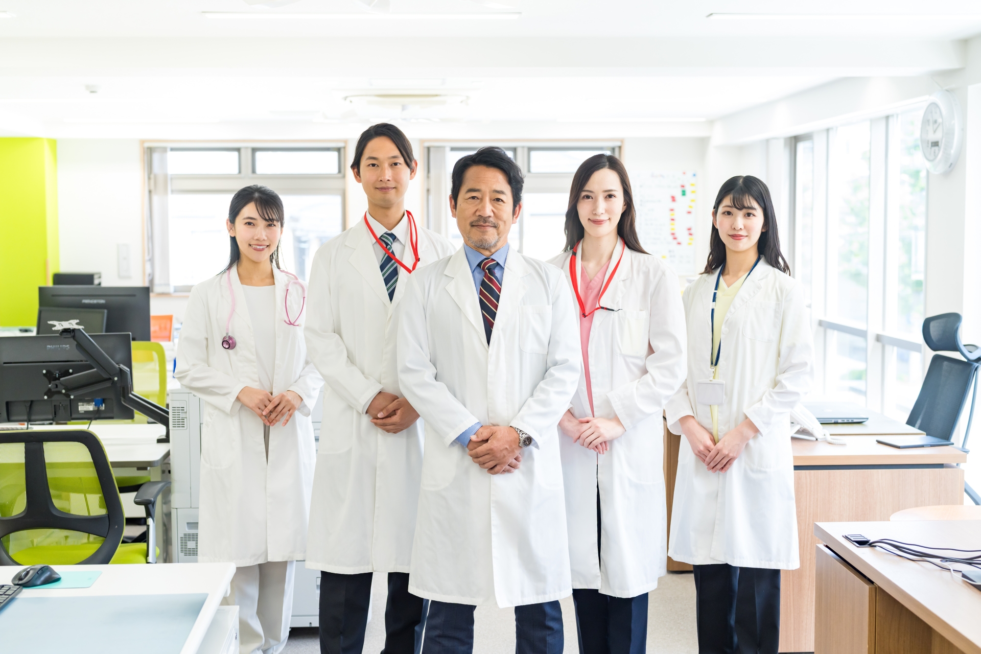 医療施設で働くスタッフ