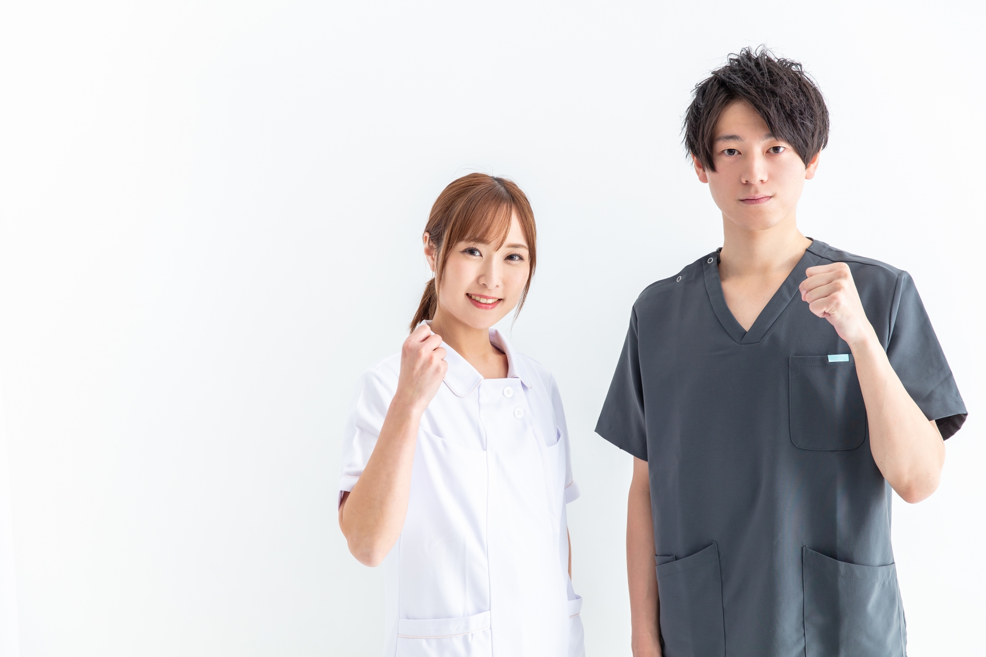 ガッツポーズする看護師