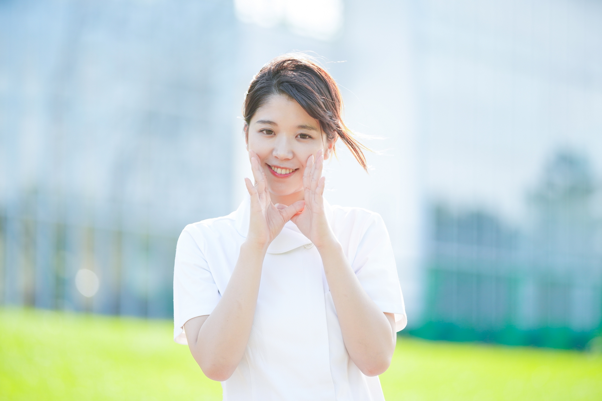 白衣の女性