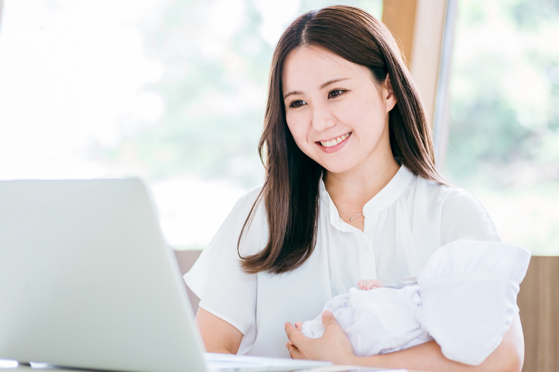 出産後に仕事する女性