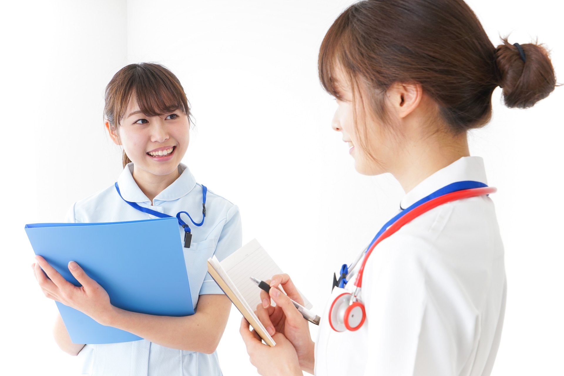 打ち合わせをするナース
