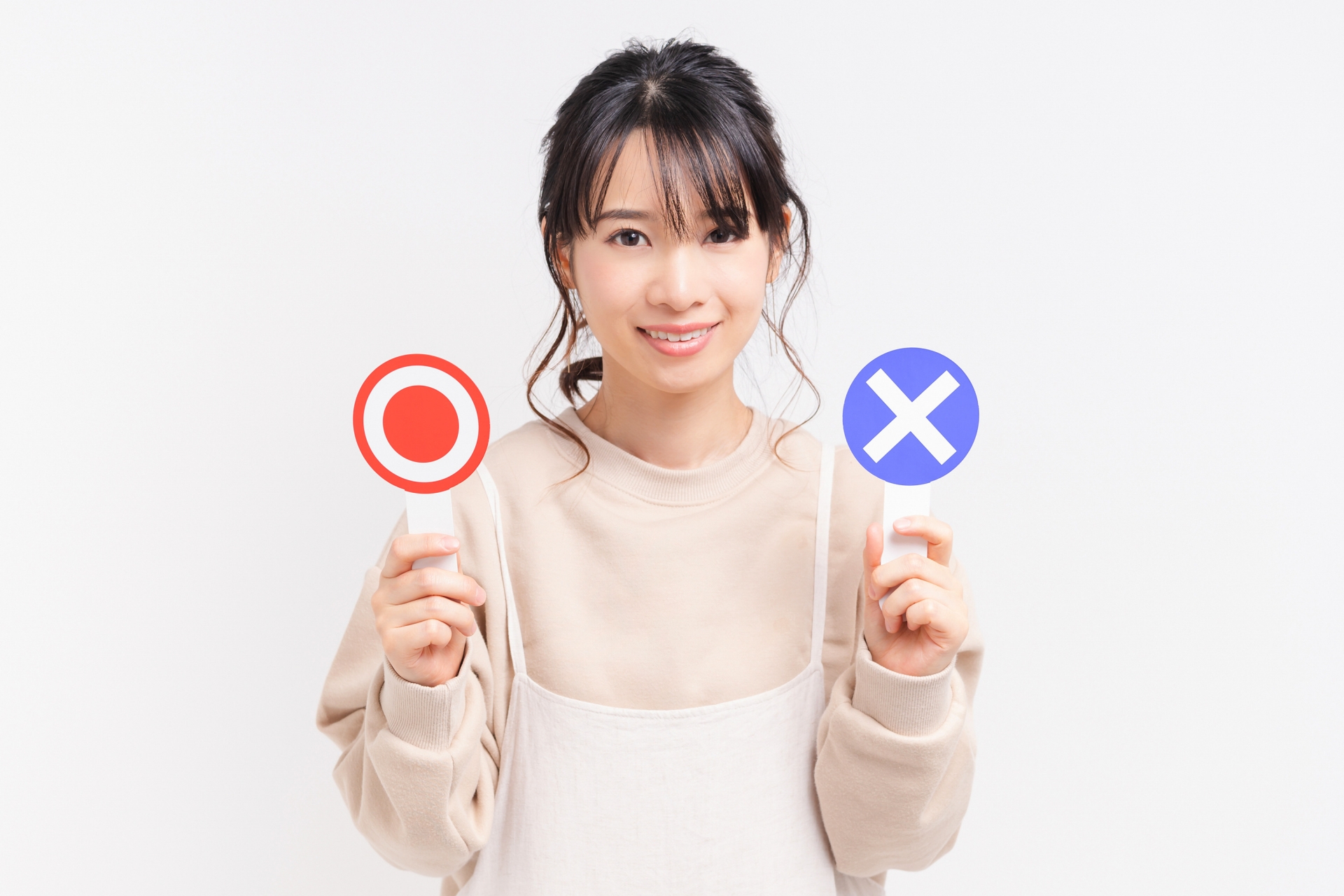プラカードを持つ女性