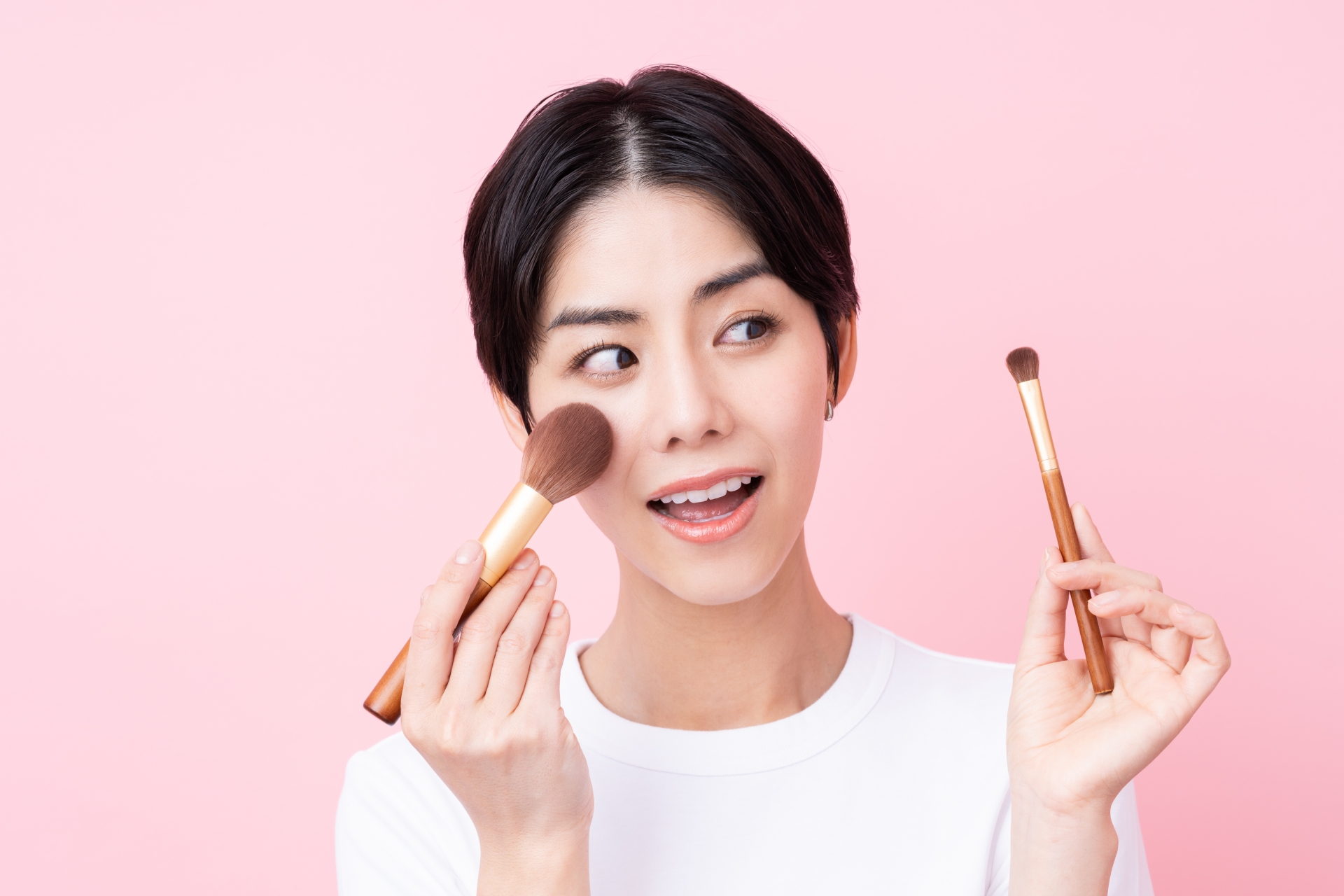 メイクが楽しい女性