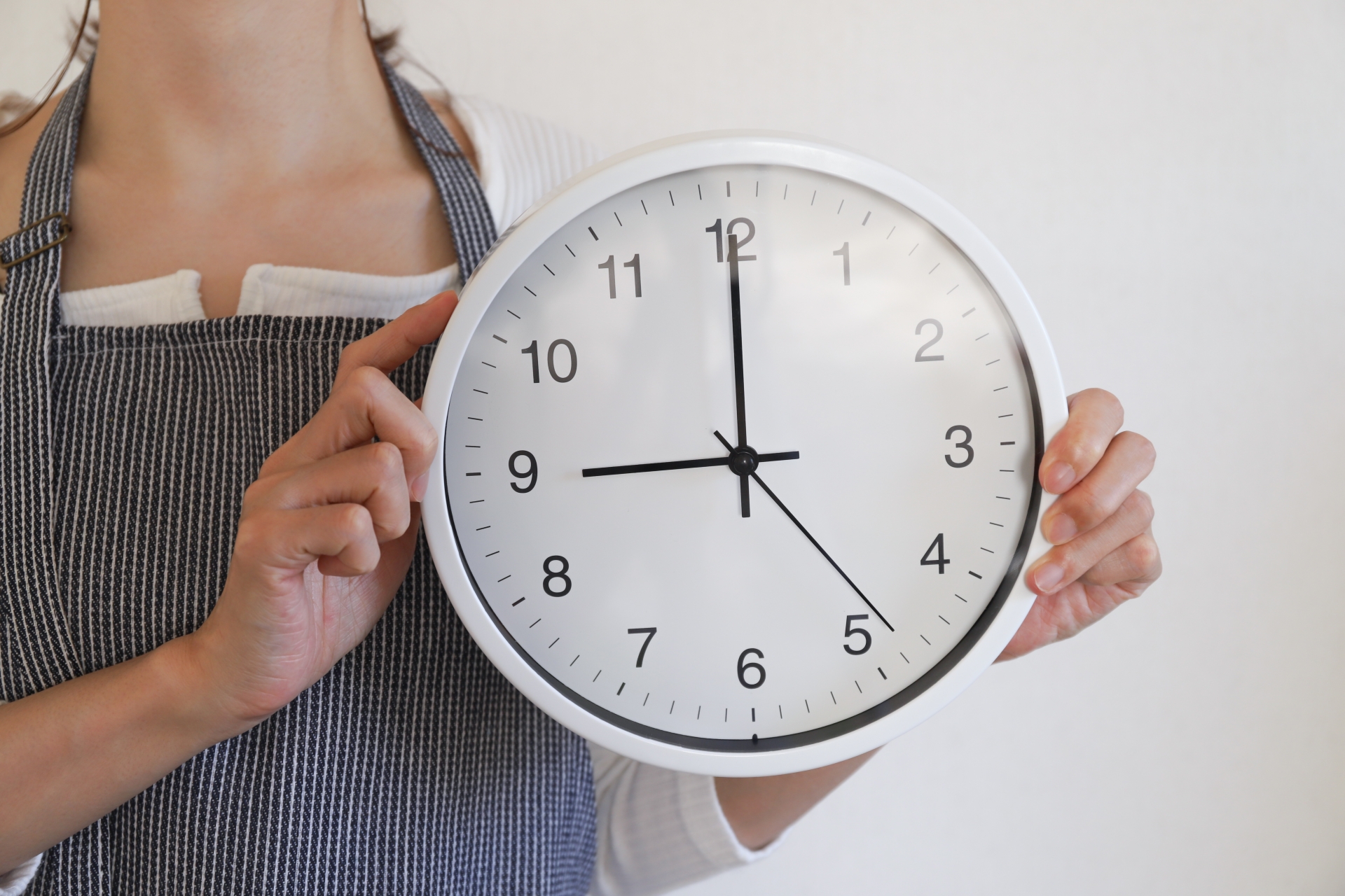 時計を持つ人