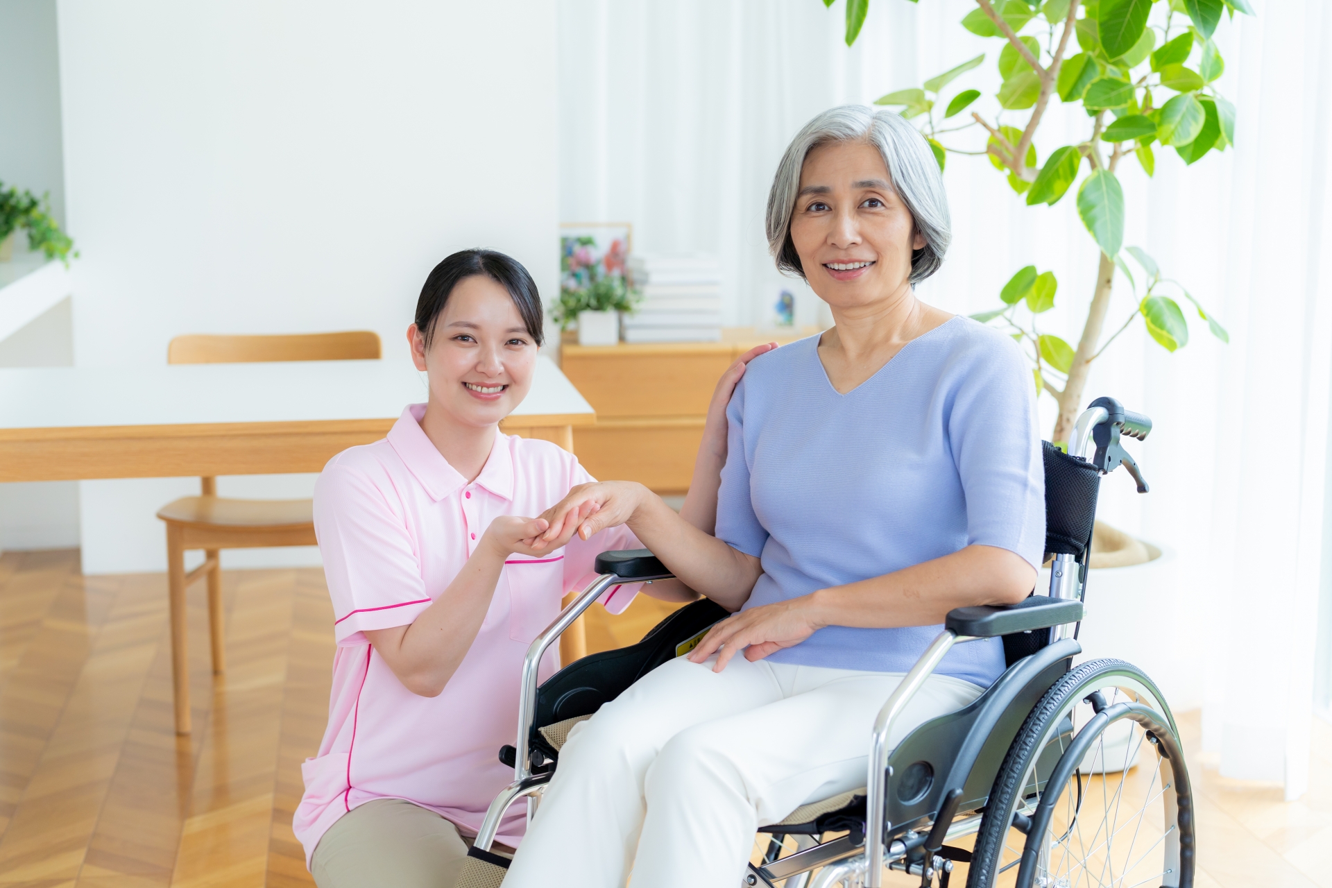 手を添えられるおばああさん