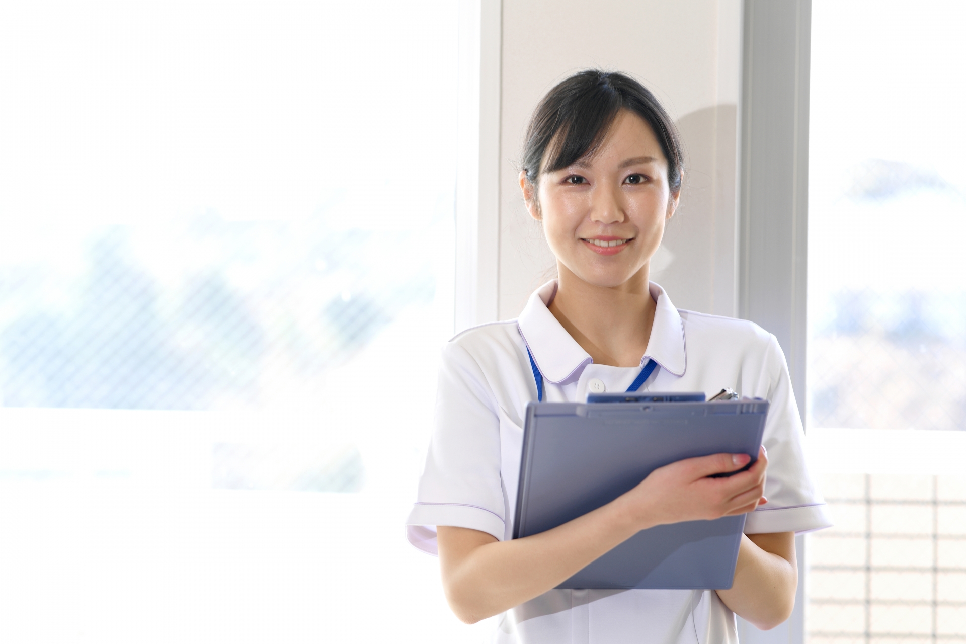 かみ持つ介護士