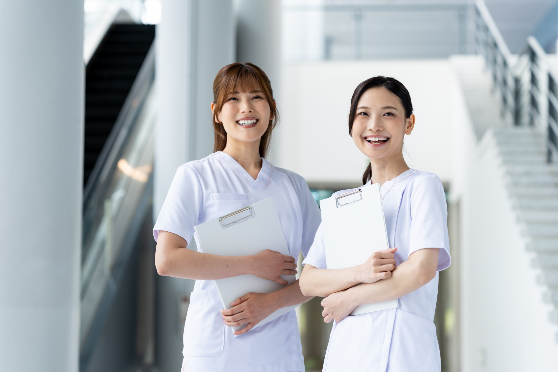 2名の看護師の女性