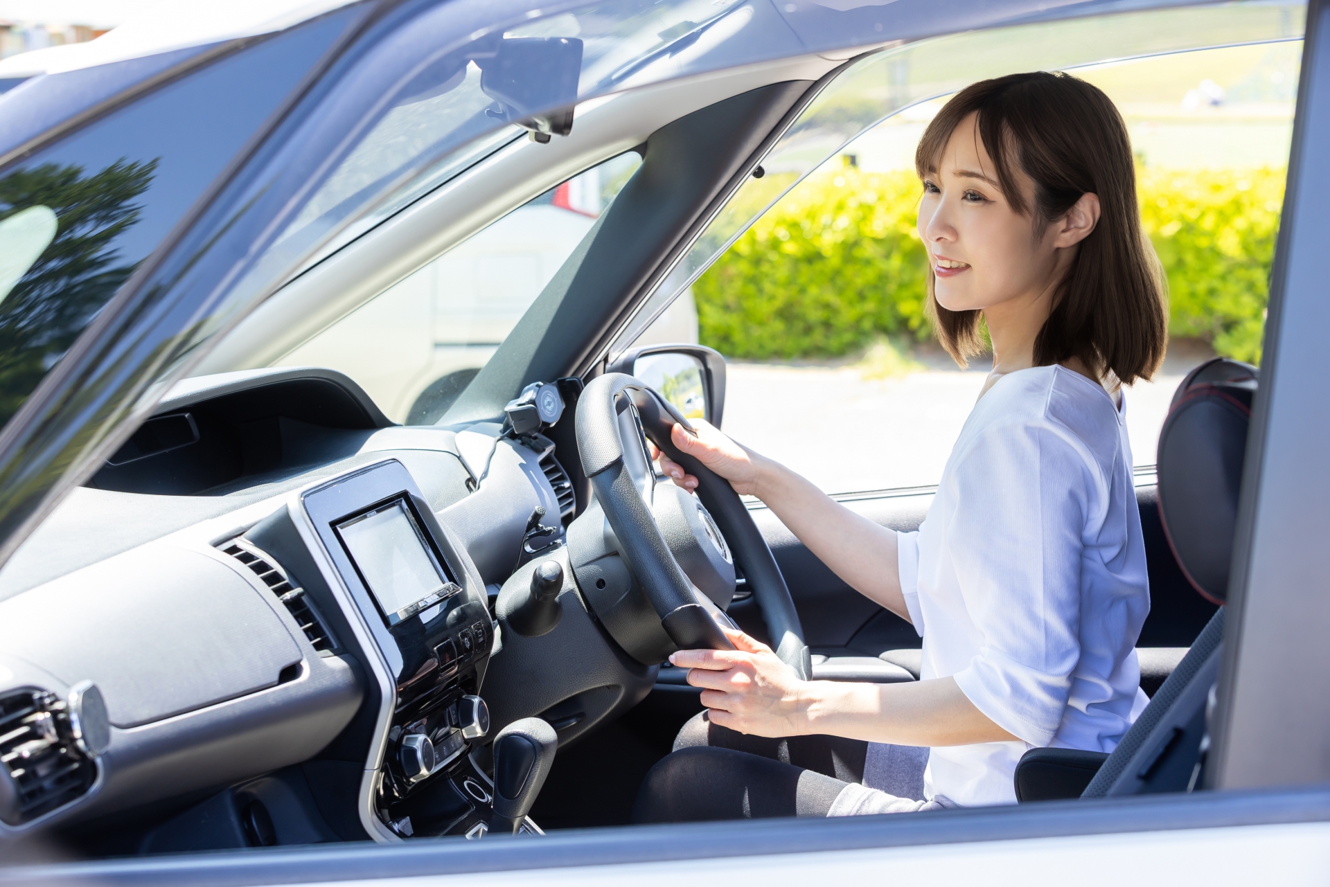 運転する女性