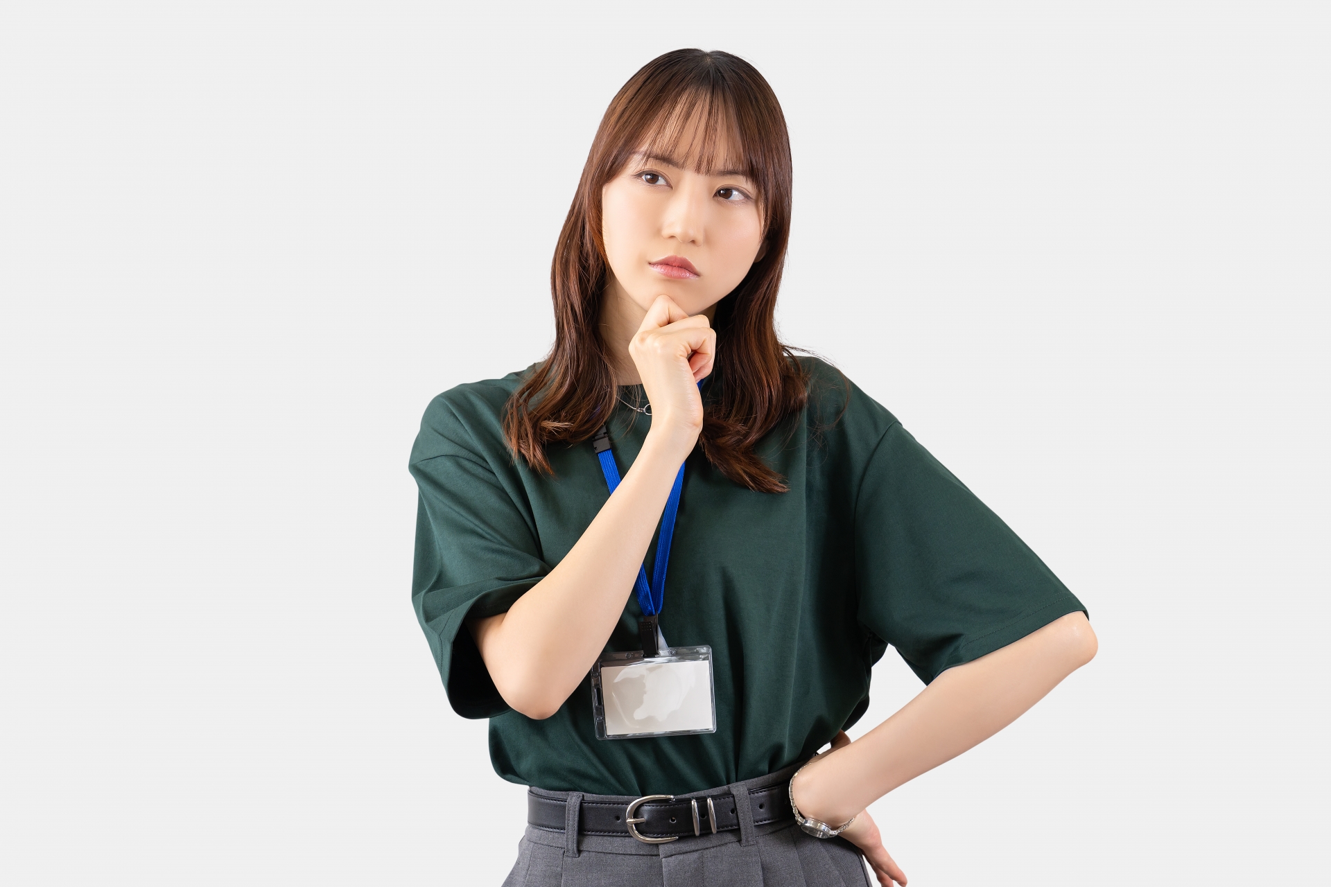 考えごとをする女性