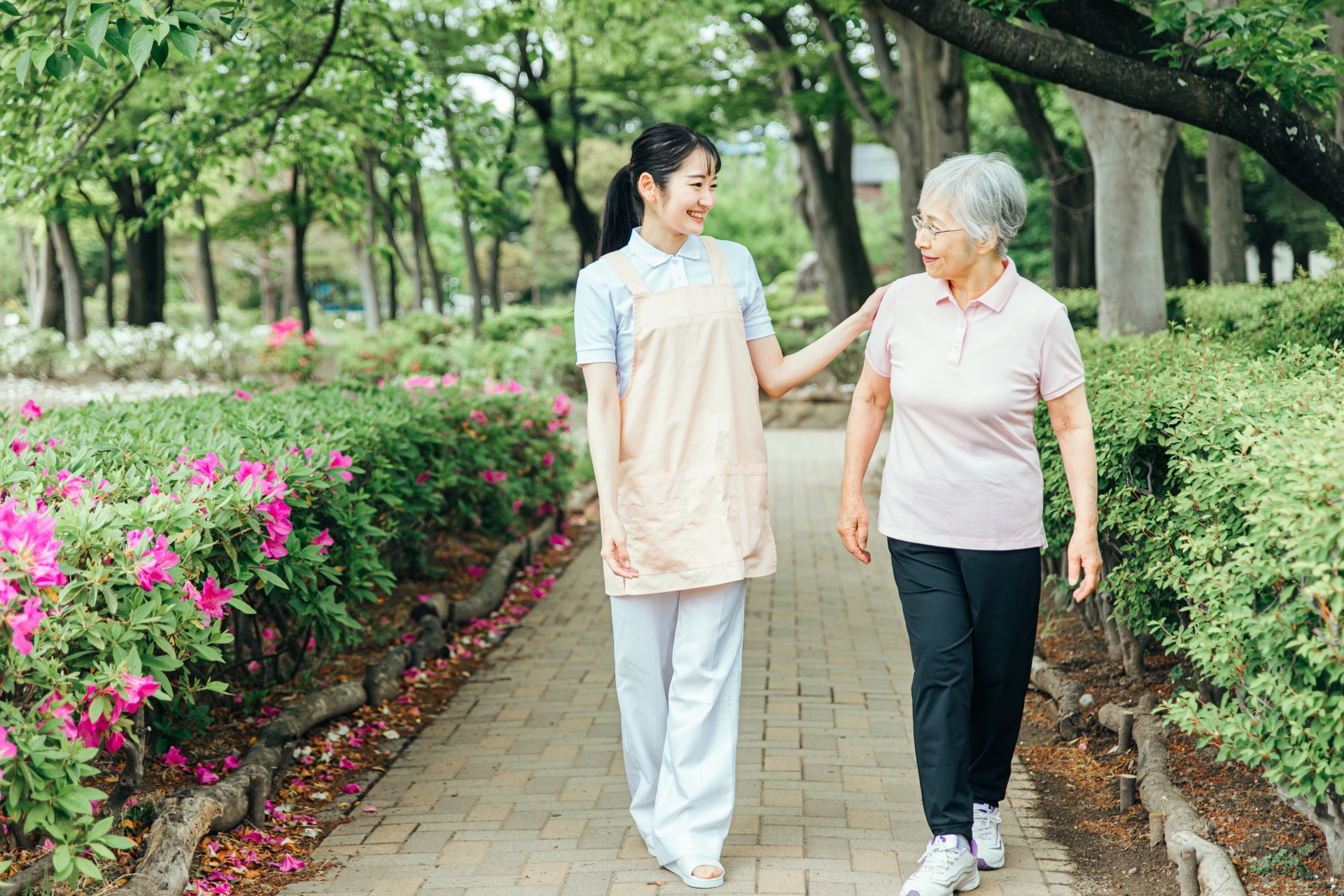 おばあさんと散歩