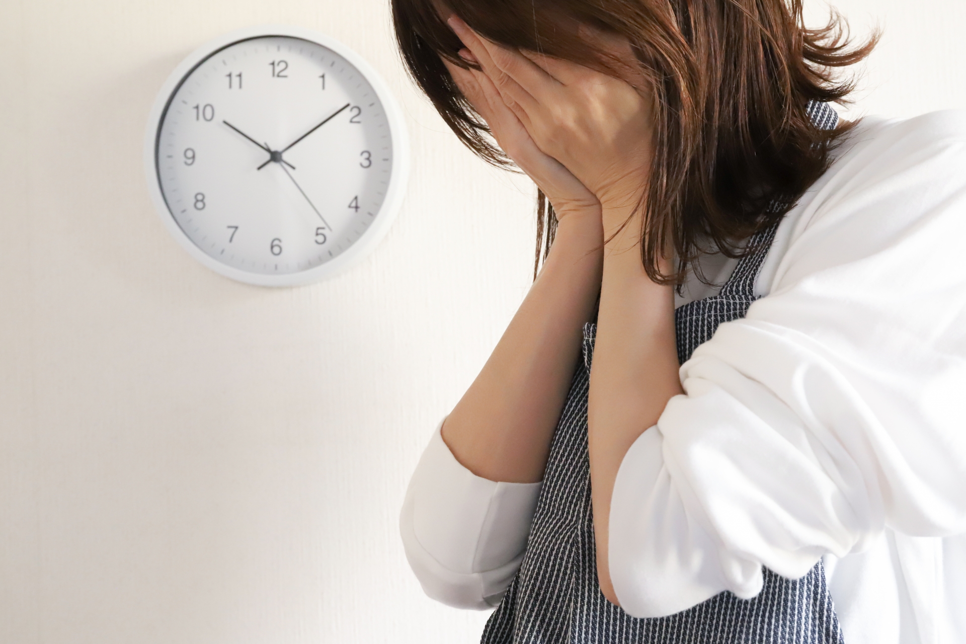 泣いている主婦