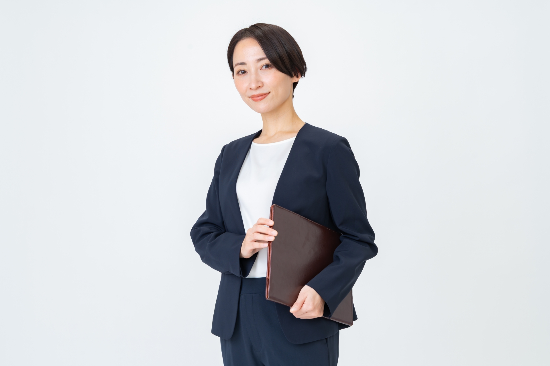 スーツを着た女性