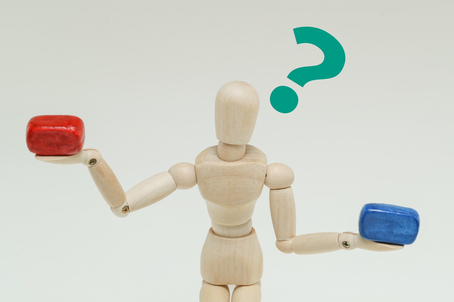 天秤にかけて比較する人