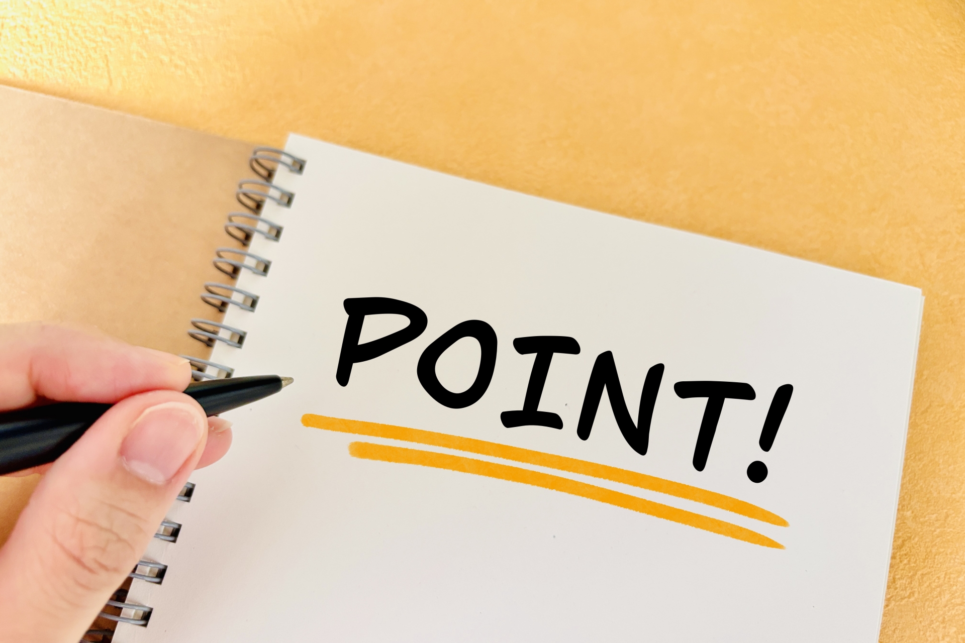 ポイントを書き出す手元とノート