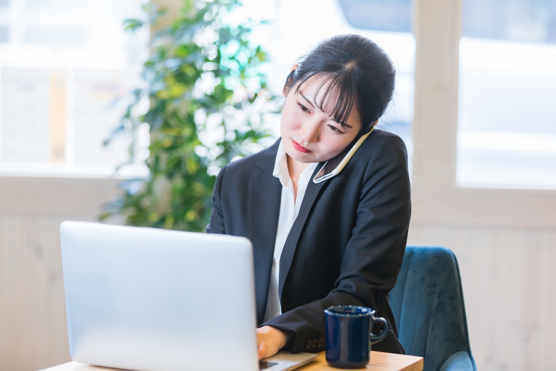 仕事するビジネスウーマ